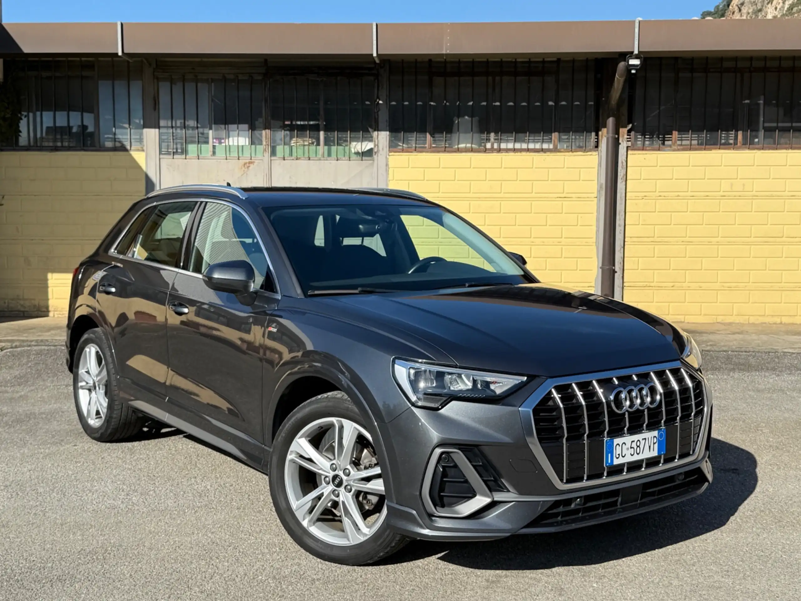 Audi - Q3