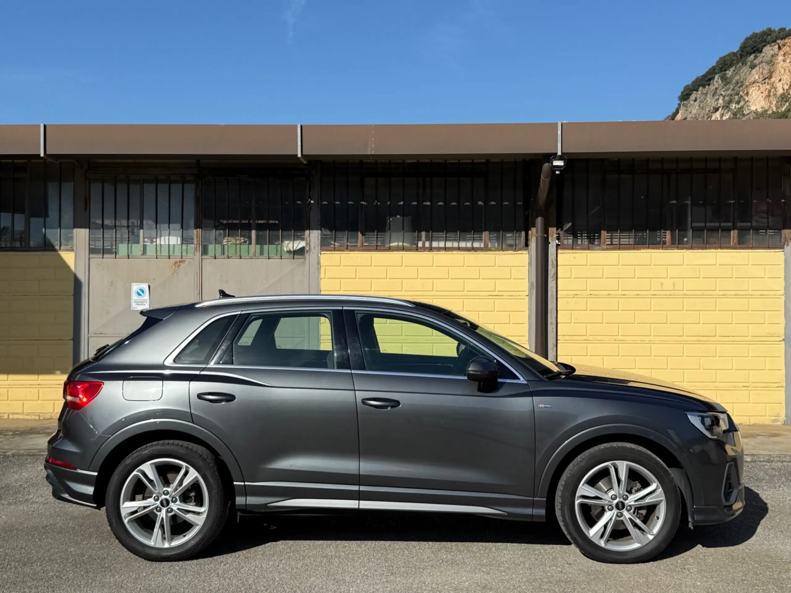 Audi - Q3