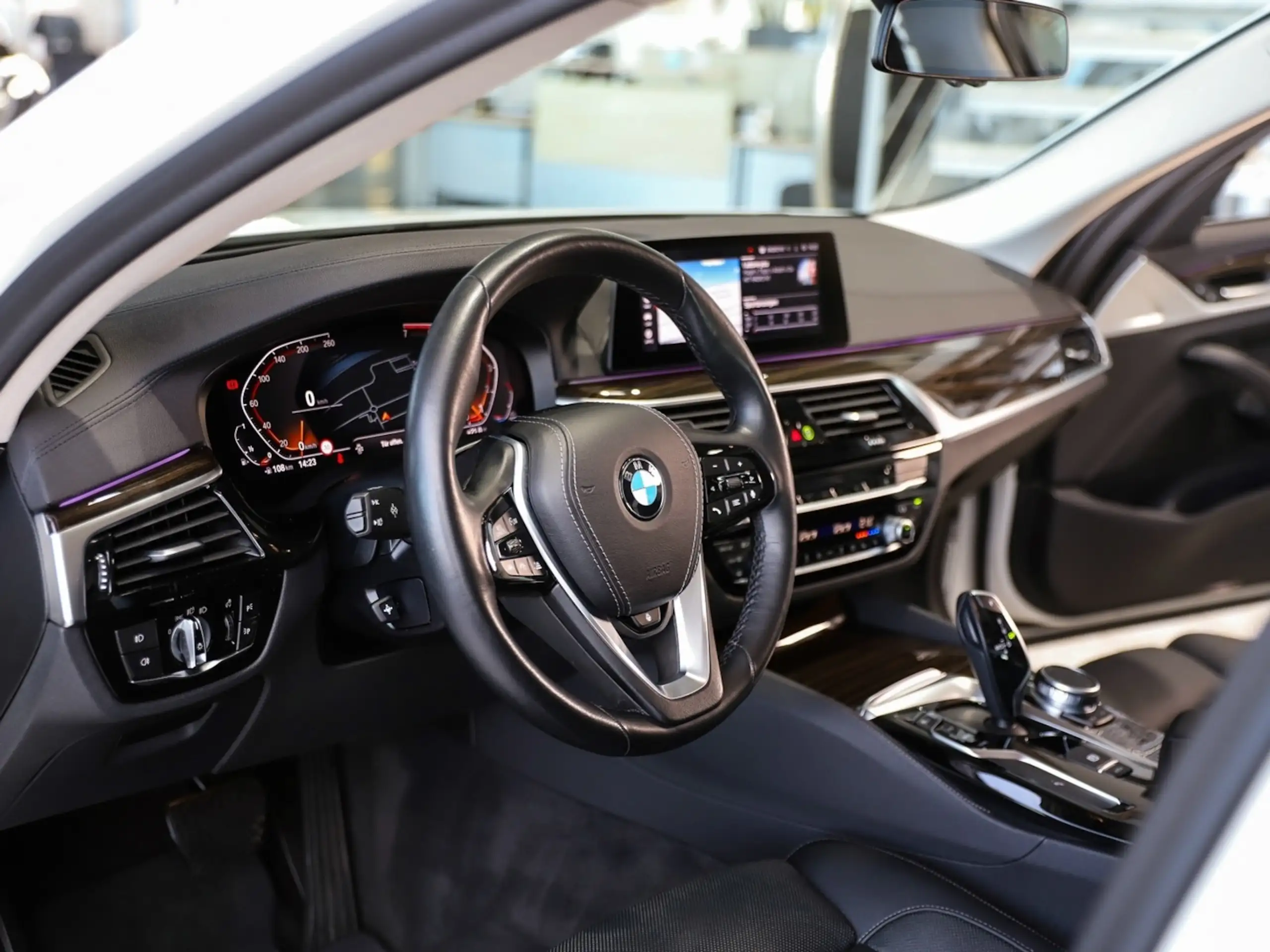 BMW - 520