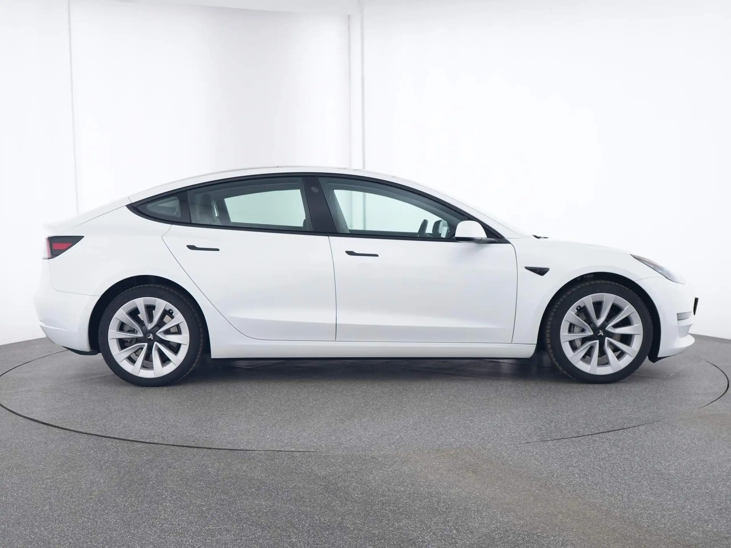 Tesla - Model 3