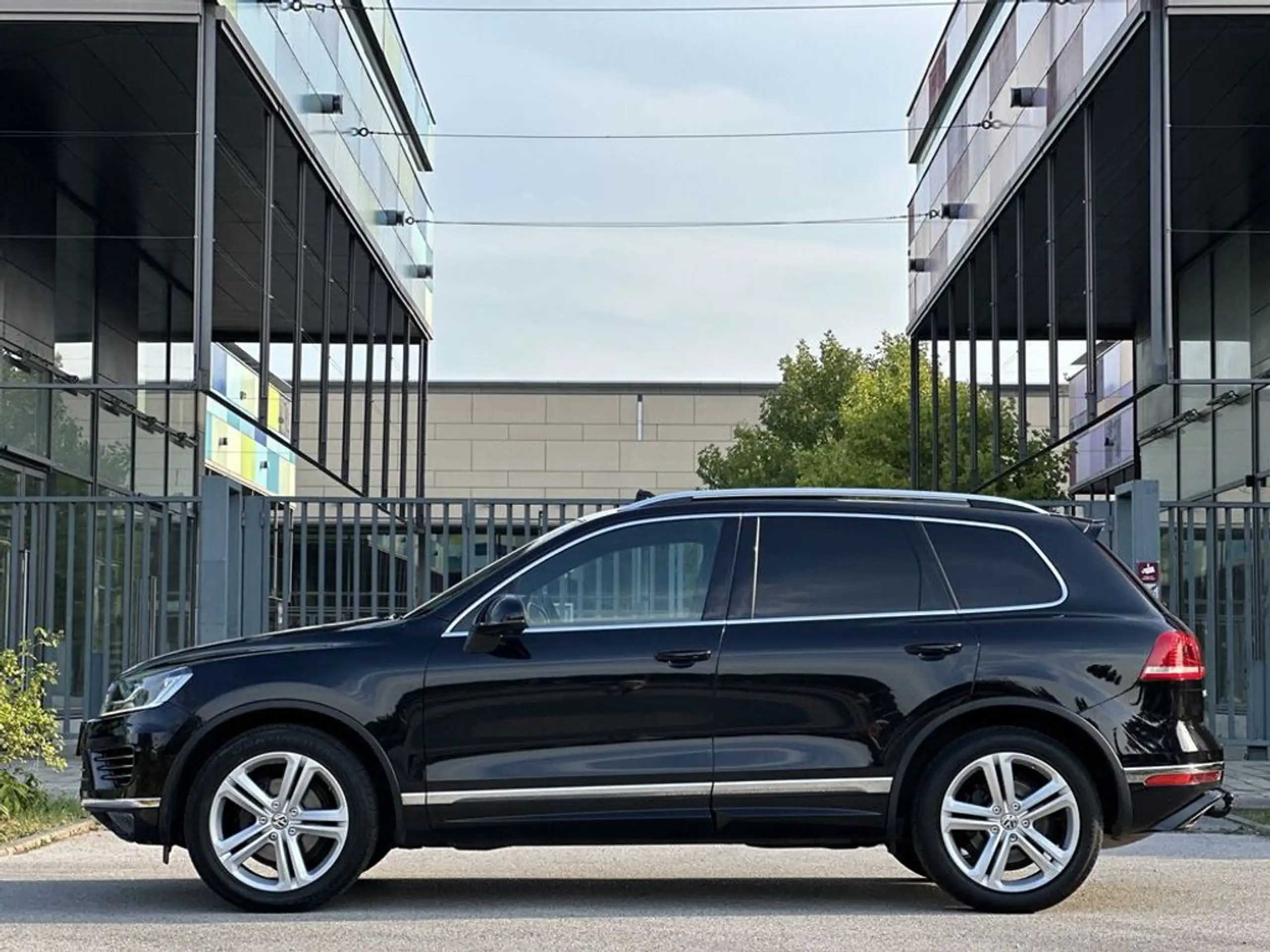 Volkswagen - Touareg