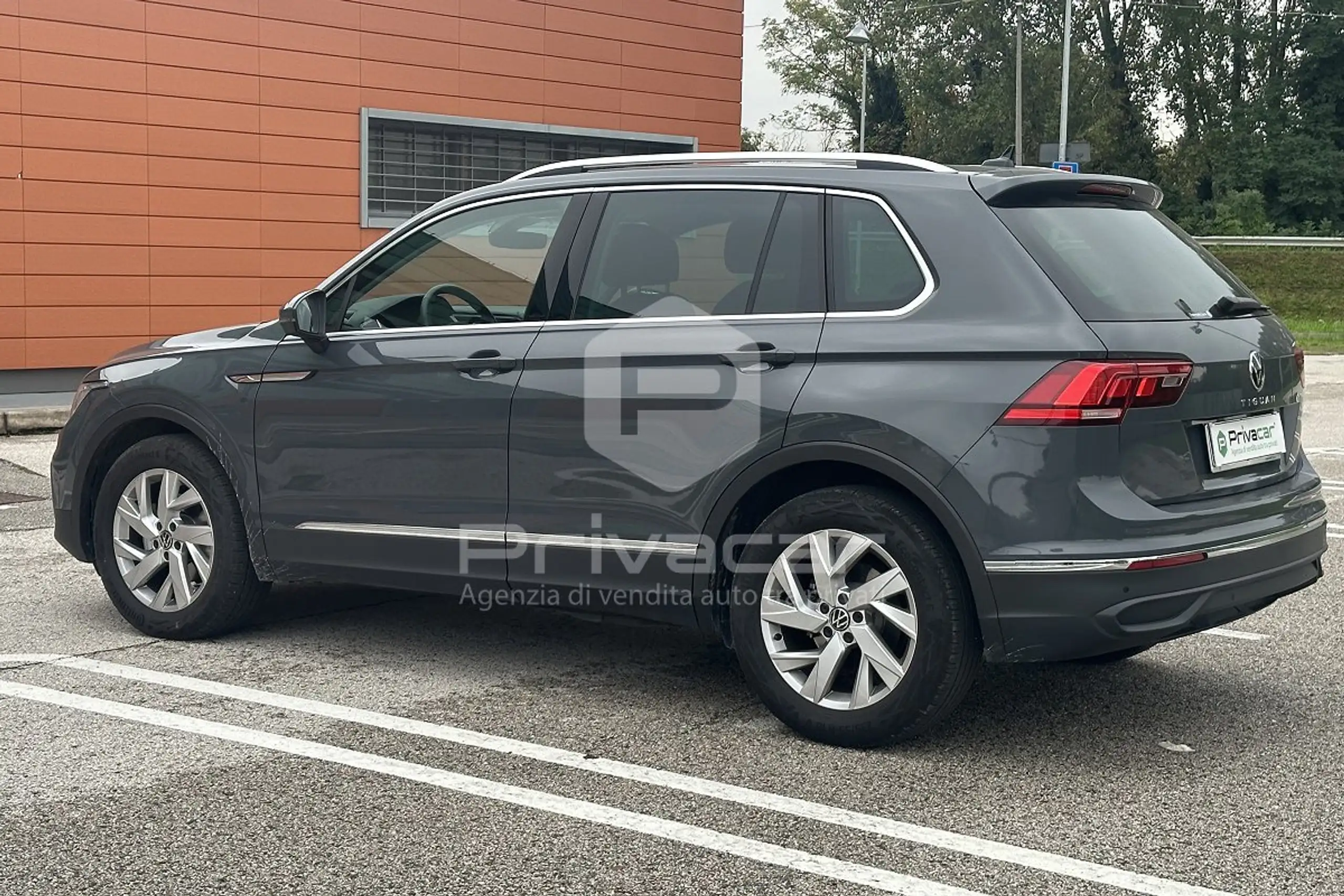 Volkswagen - Tiguan