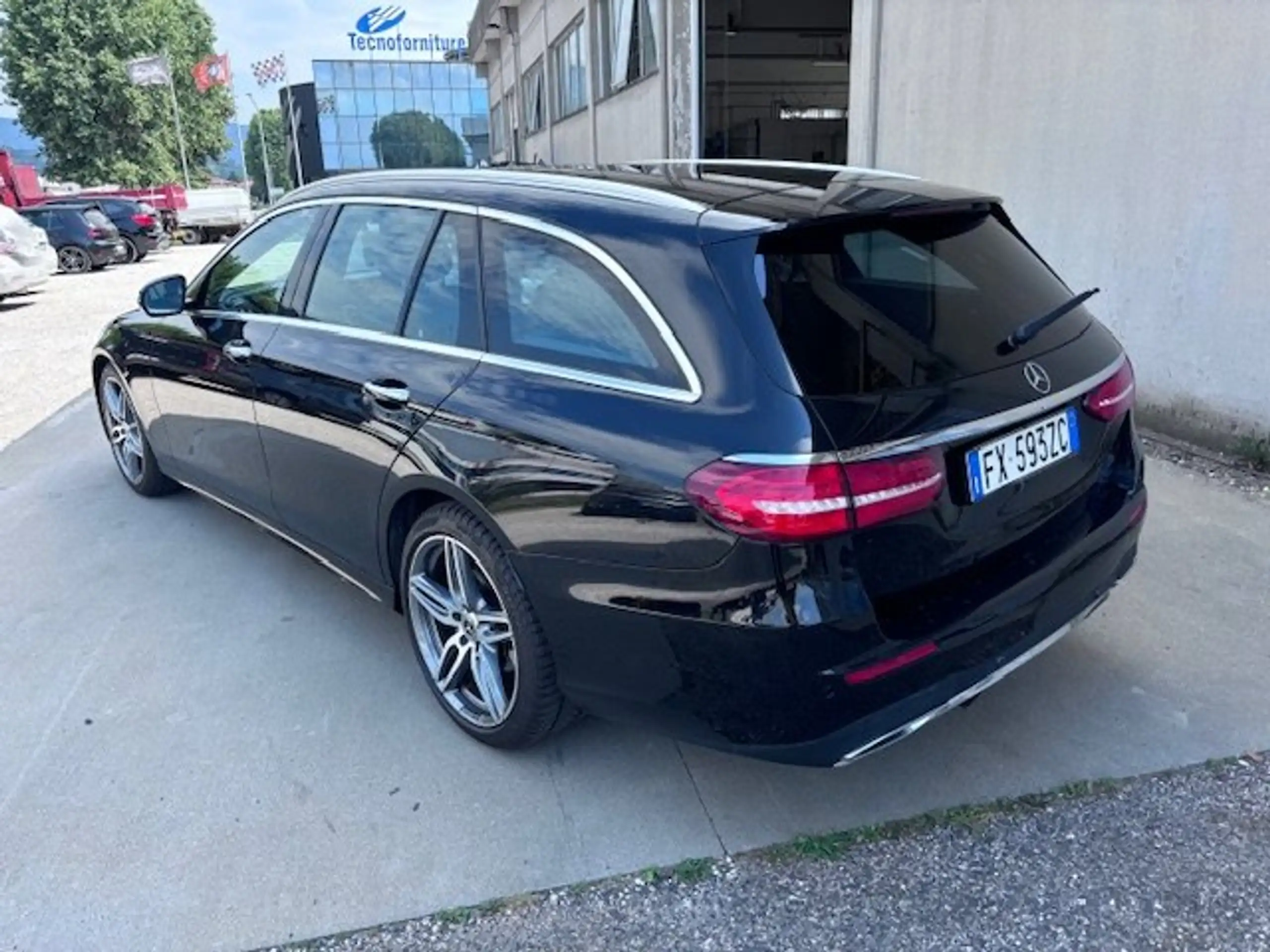 Mercedes-Benz - E 220