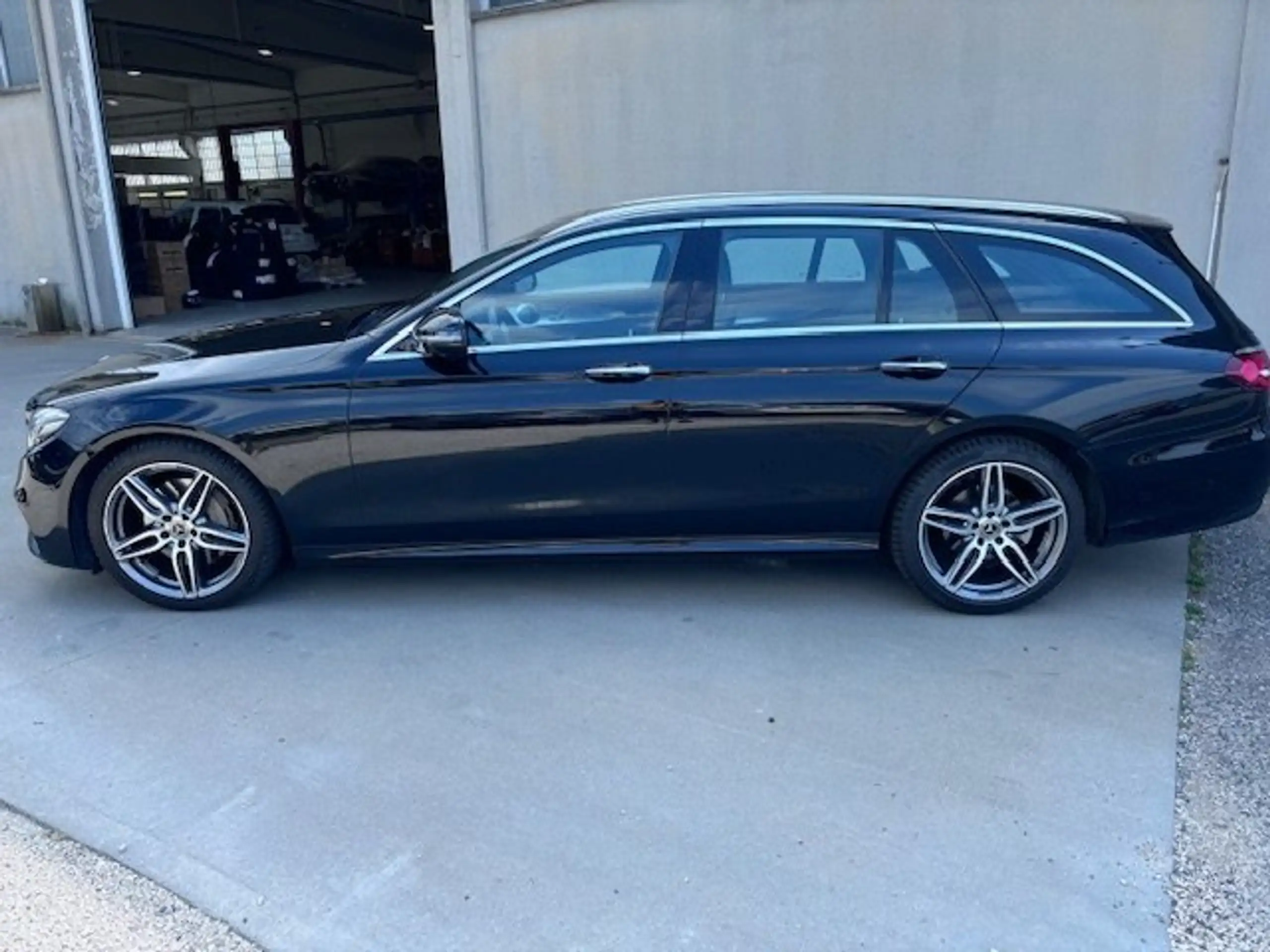 Mercedes-Benz - E 220