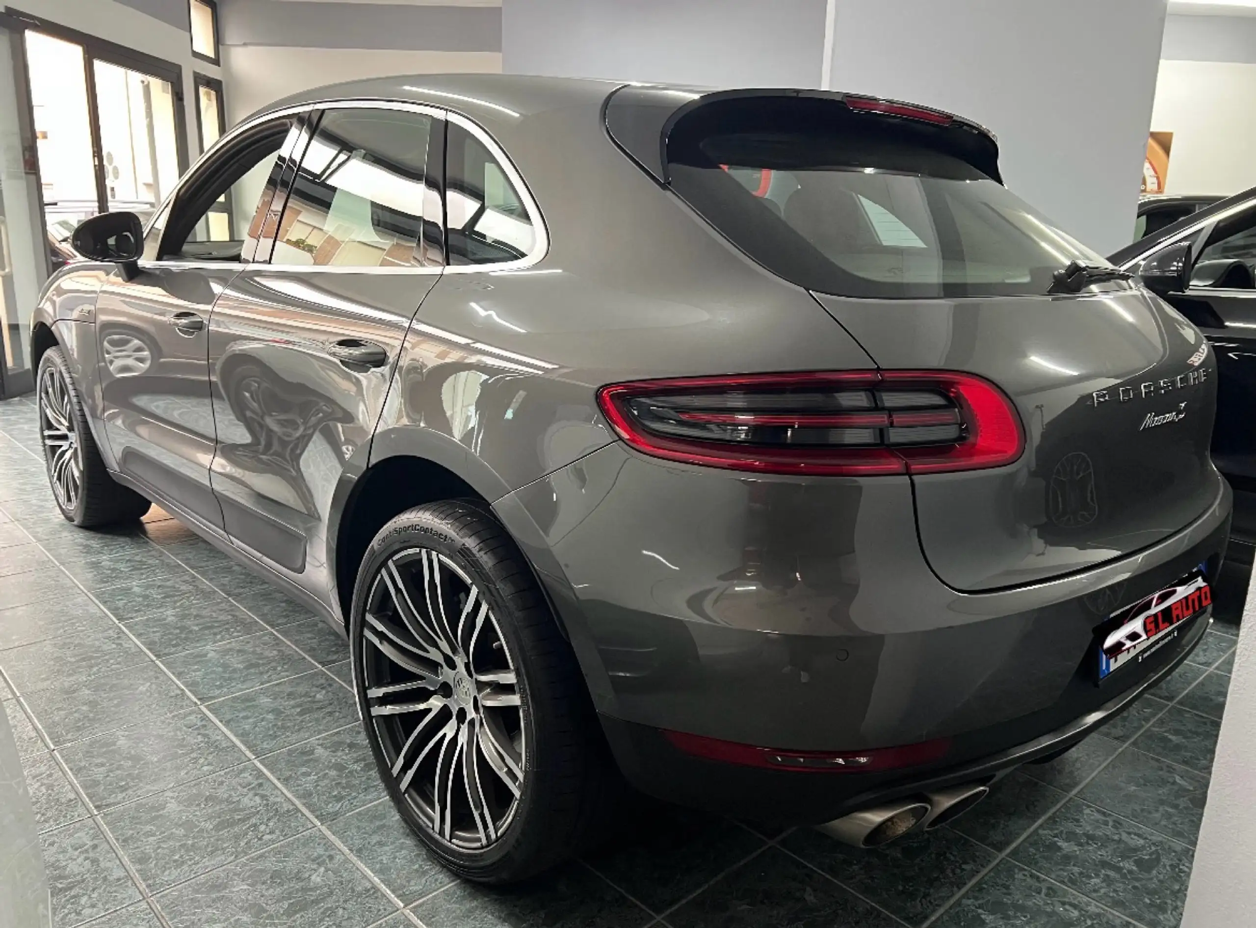 Porsche - Macan