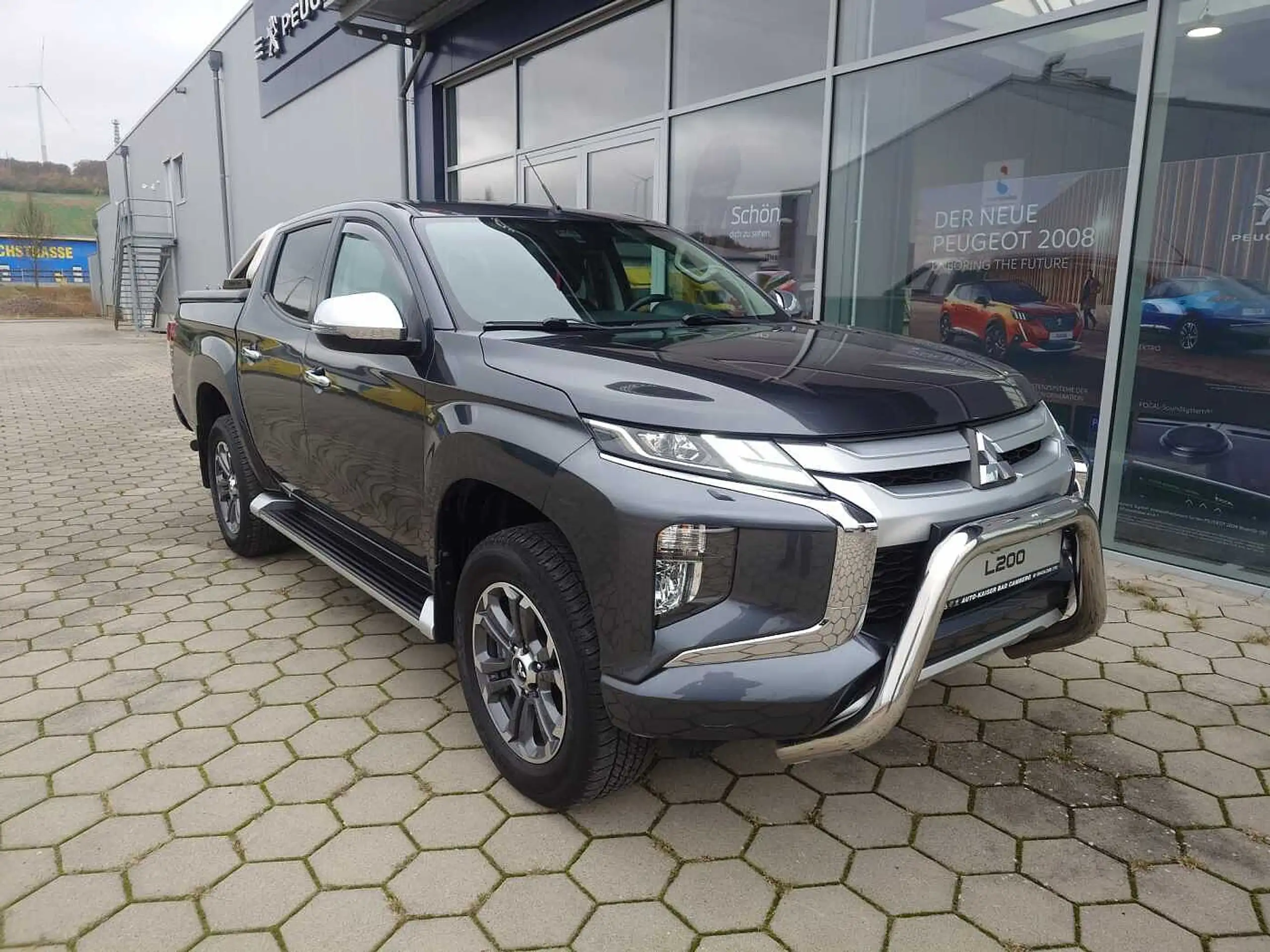 Mitsubishi - L200