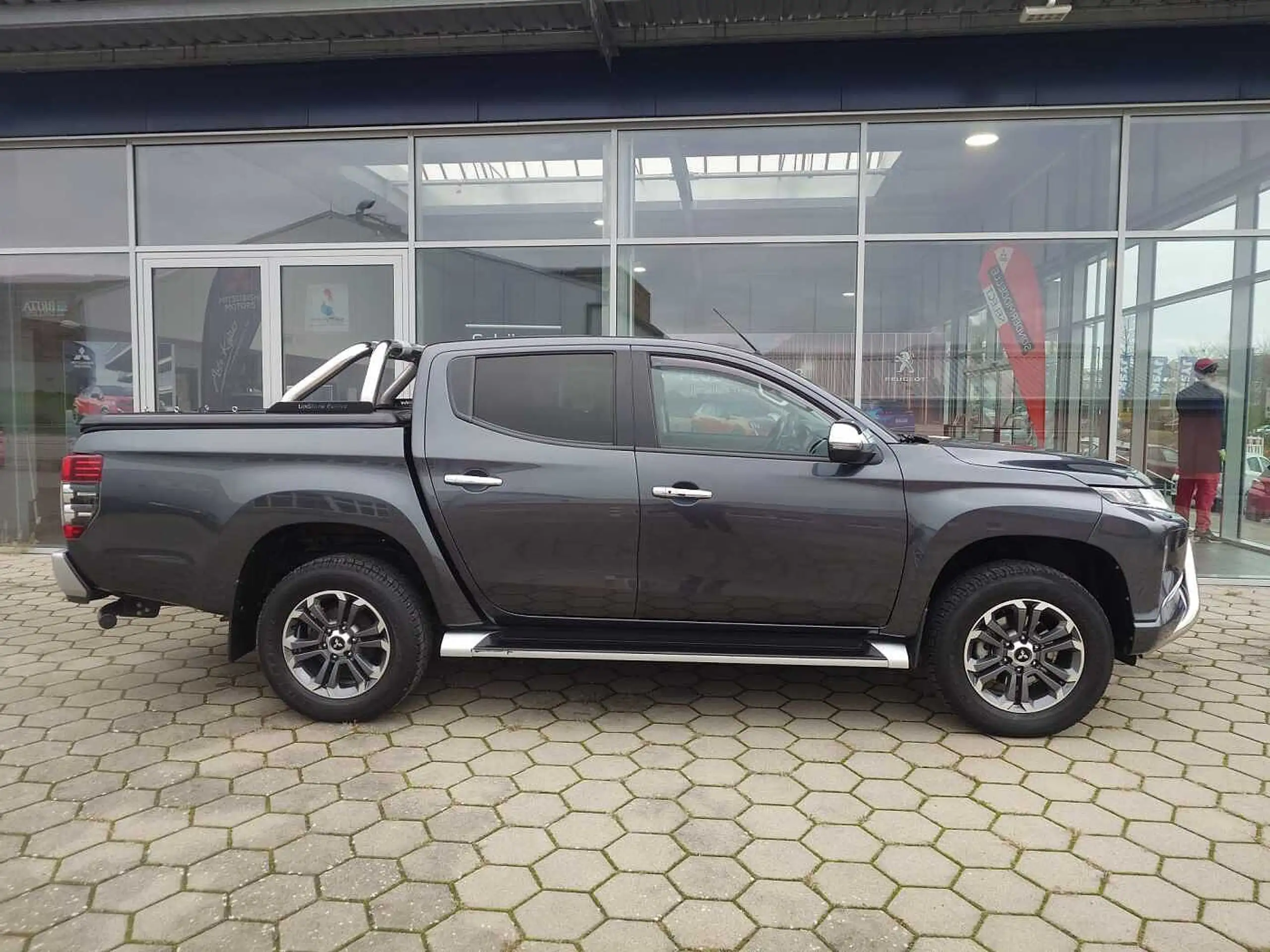 Mitsubishi - L200