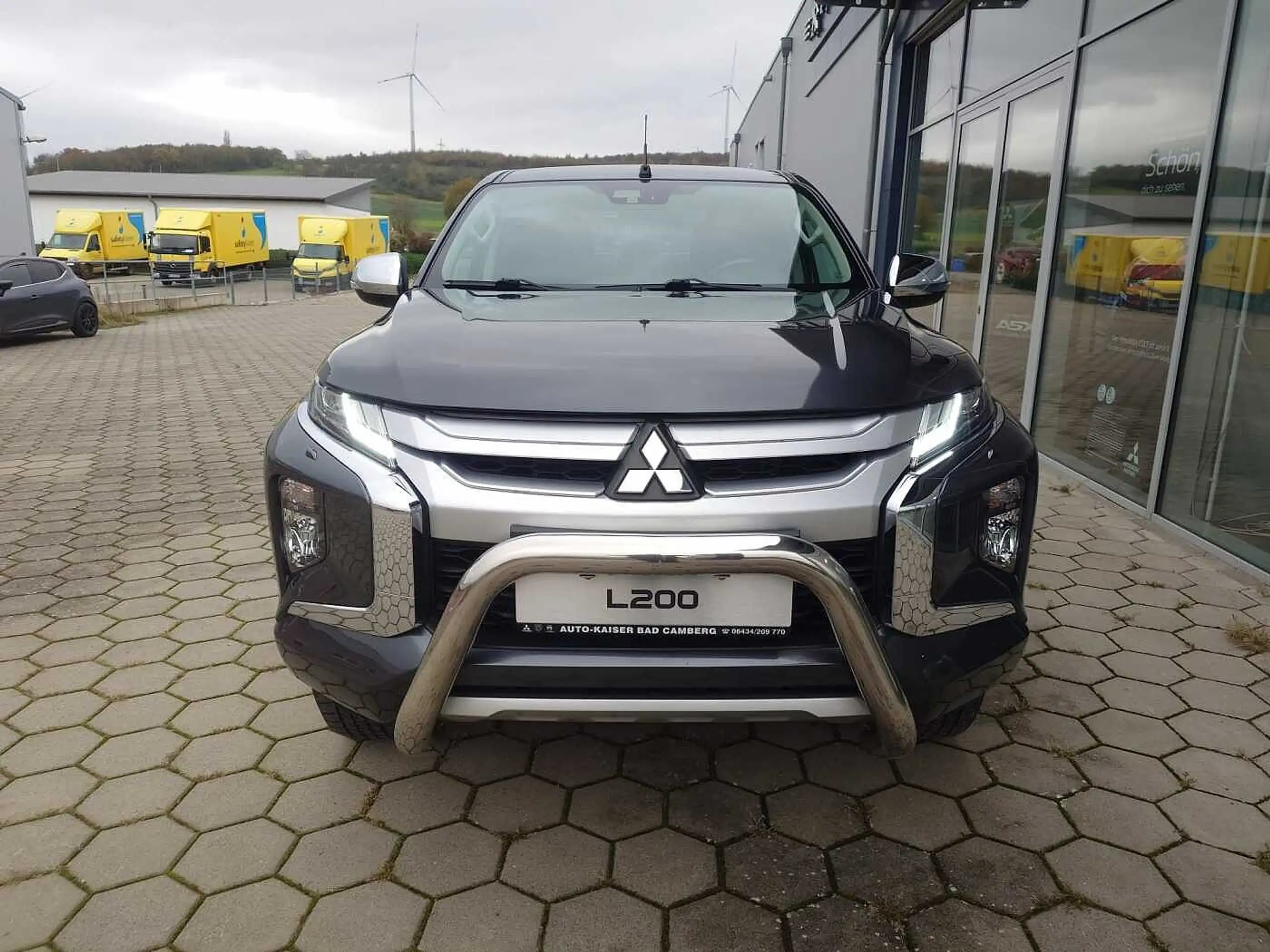 Mitsubishi - L200