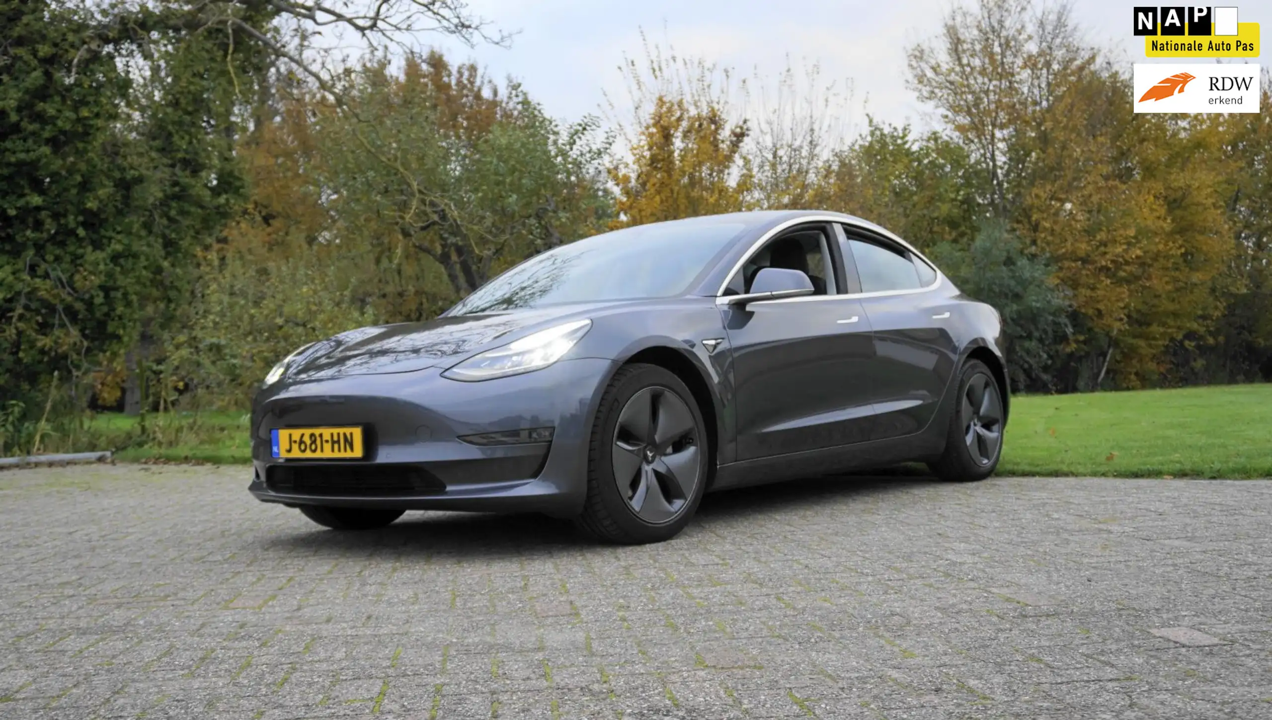 Tesla - Model 3