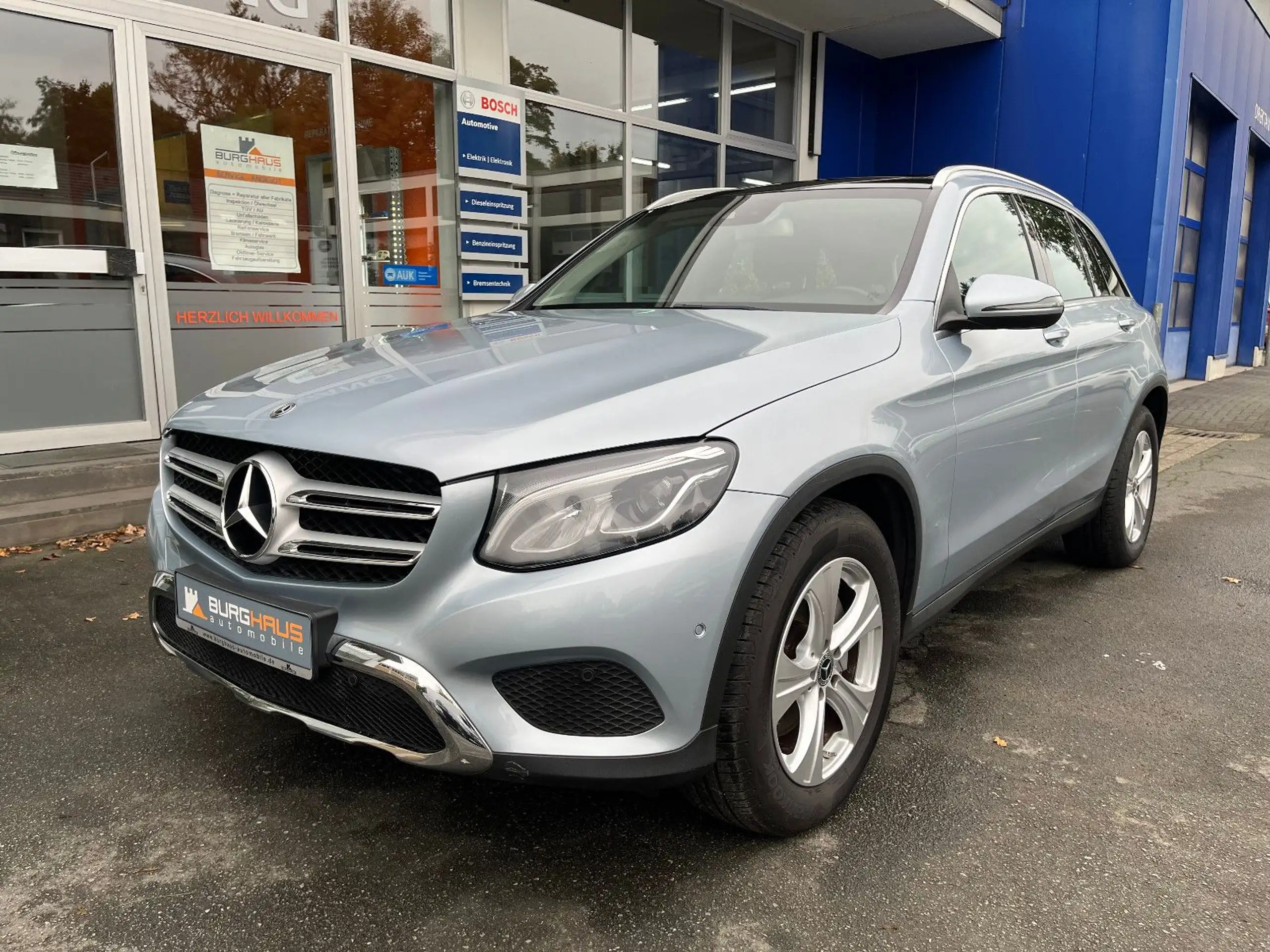 Mercedes-Benz - GLC 300