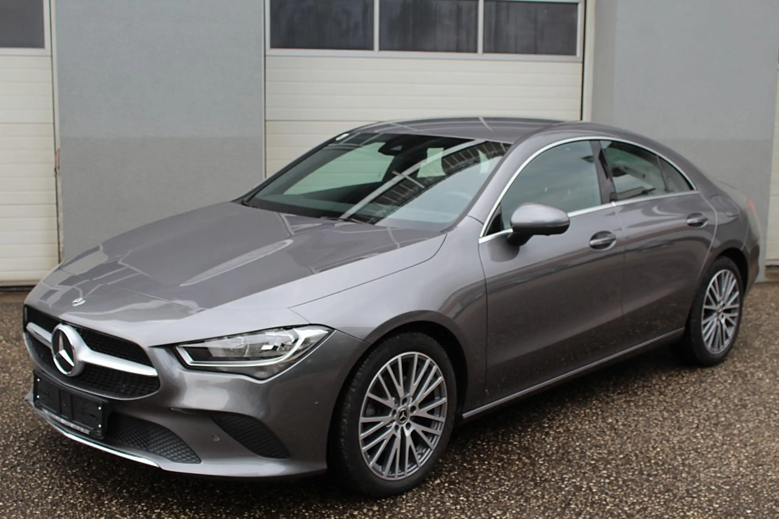 Mercedes-Benz - CLA 200