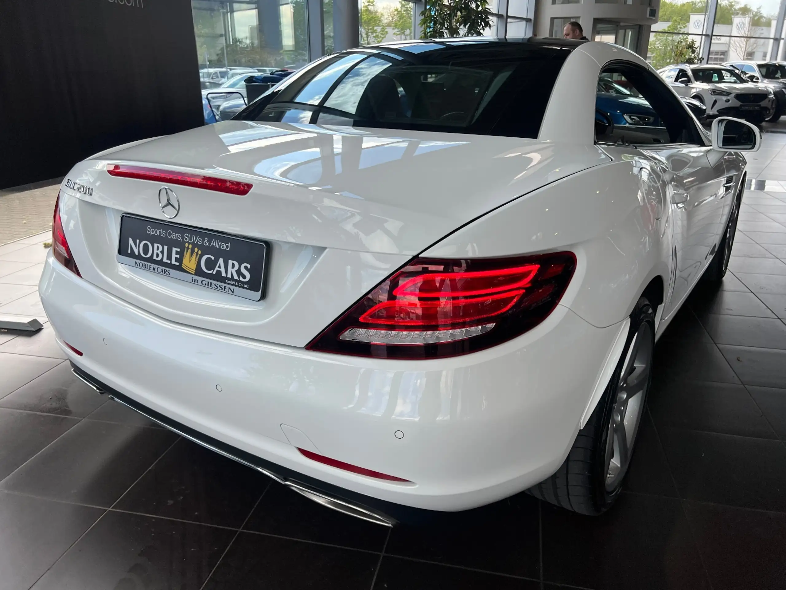 Mercedes-Benz - SLC 200