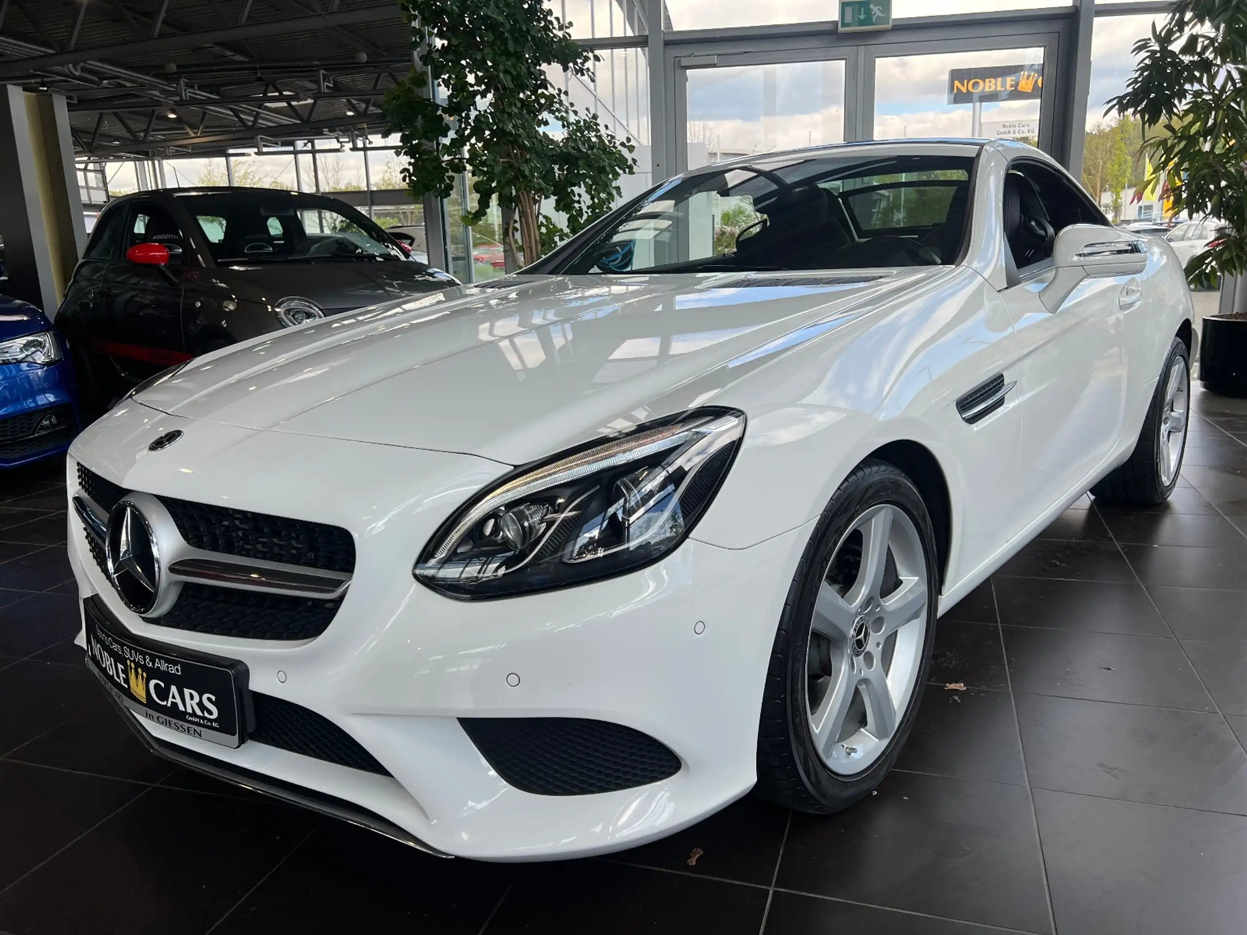 Mercedes-Benz - SLC 200