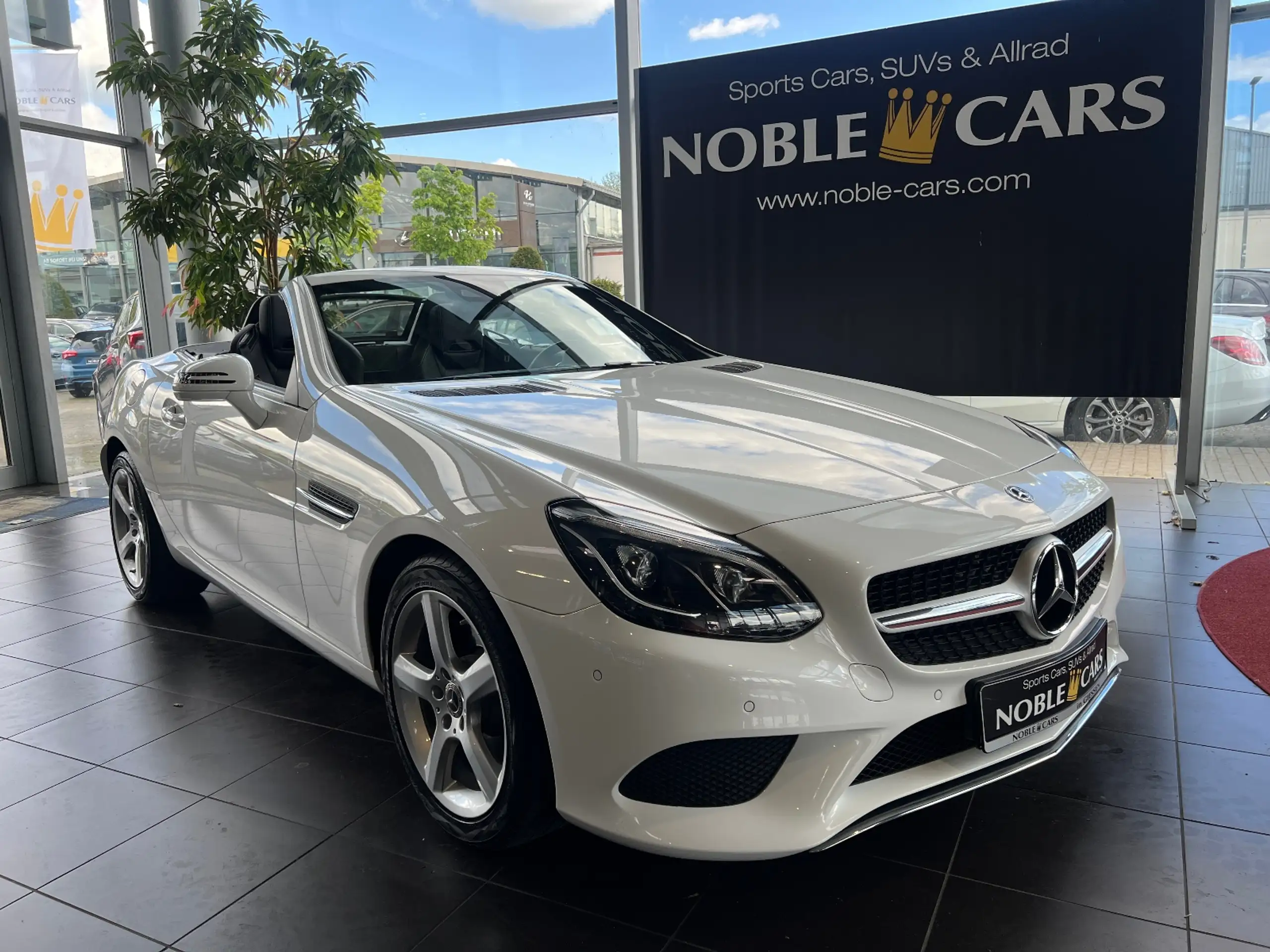 Mercedes-Benz - SLC 200