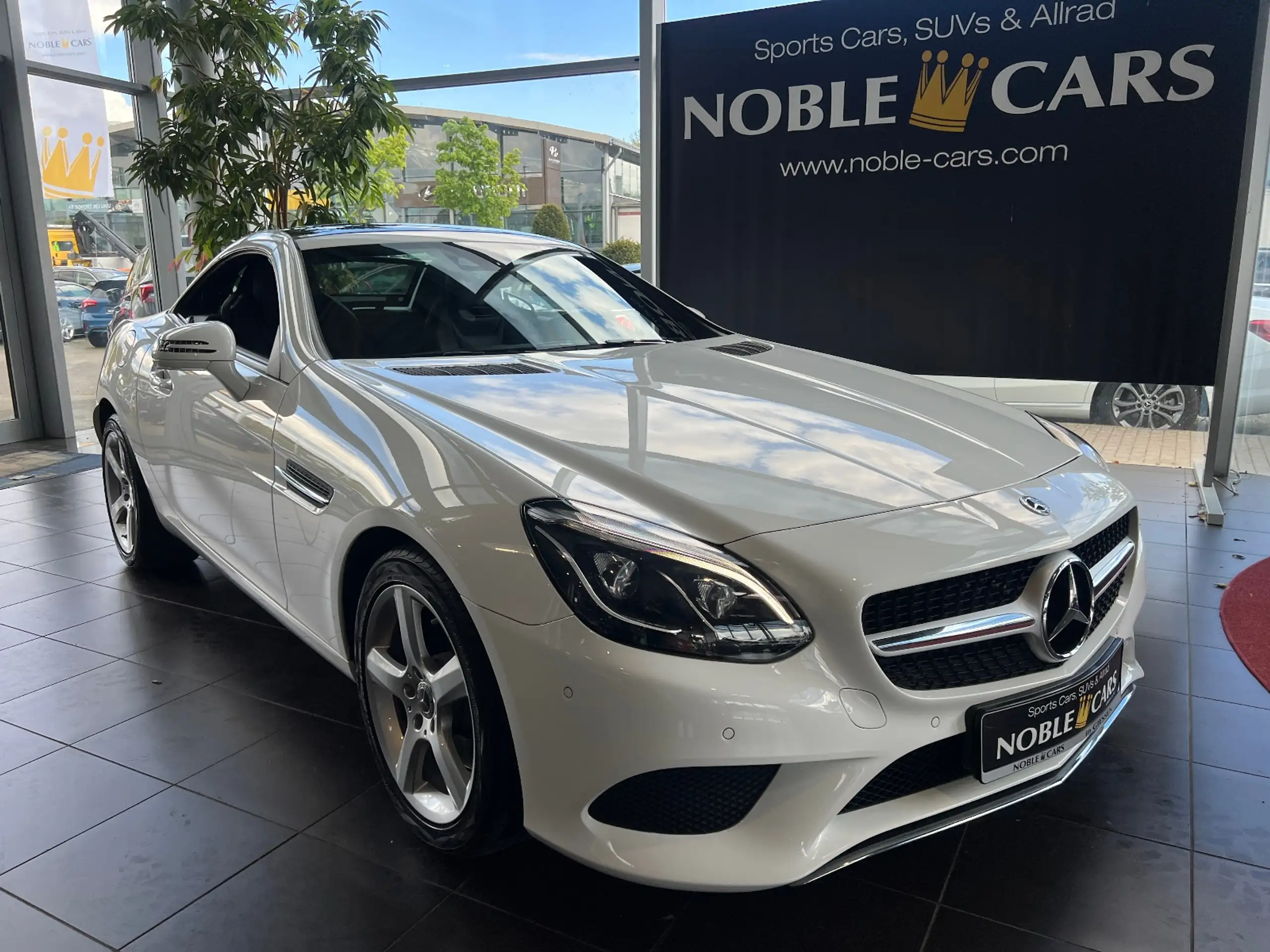 Mercedes-Benz - SLC 200