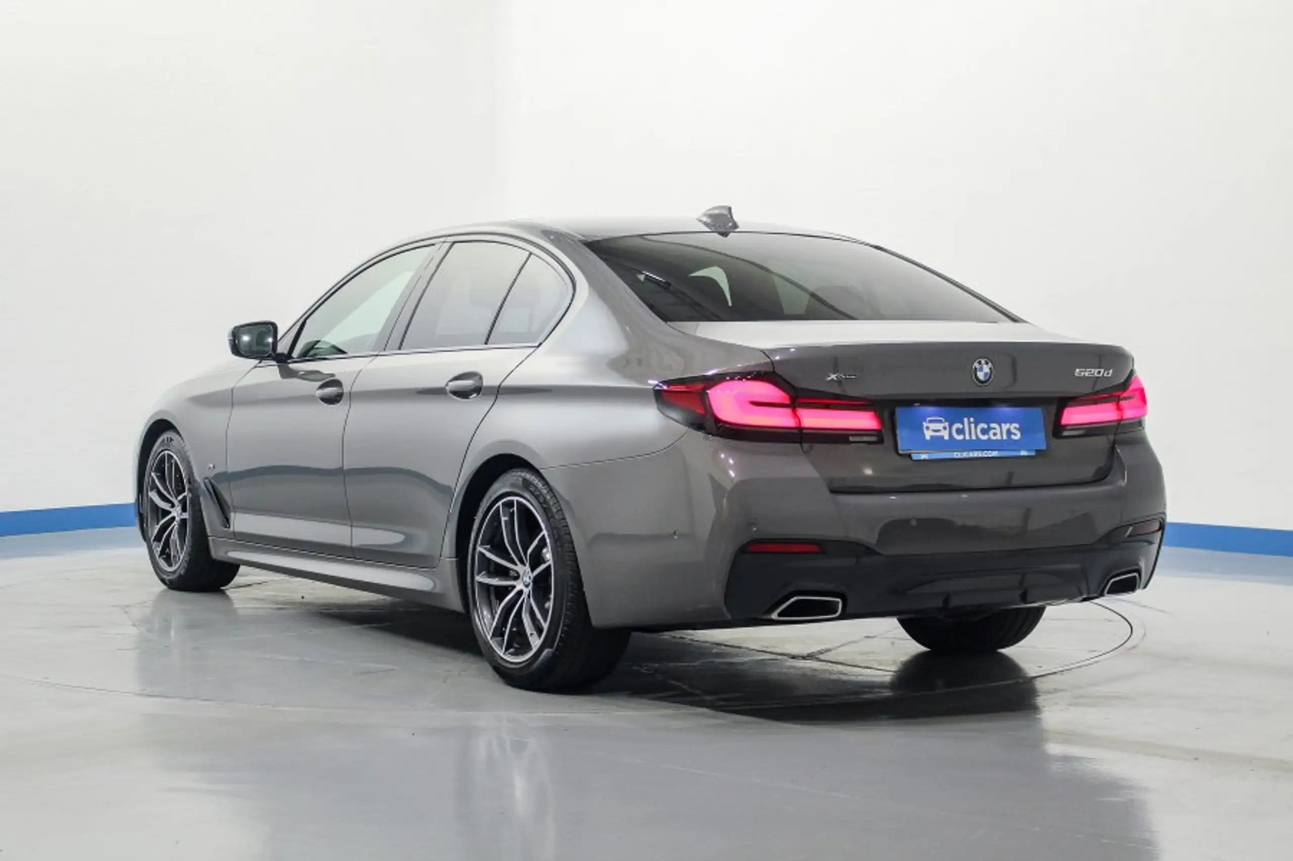 BMW - 520