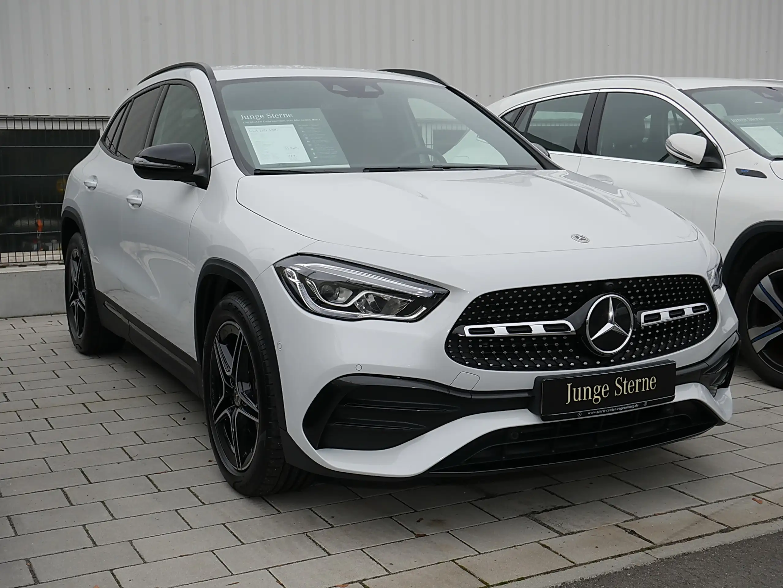 Mercedes-Benz - GLA 200