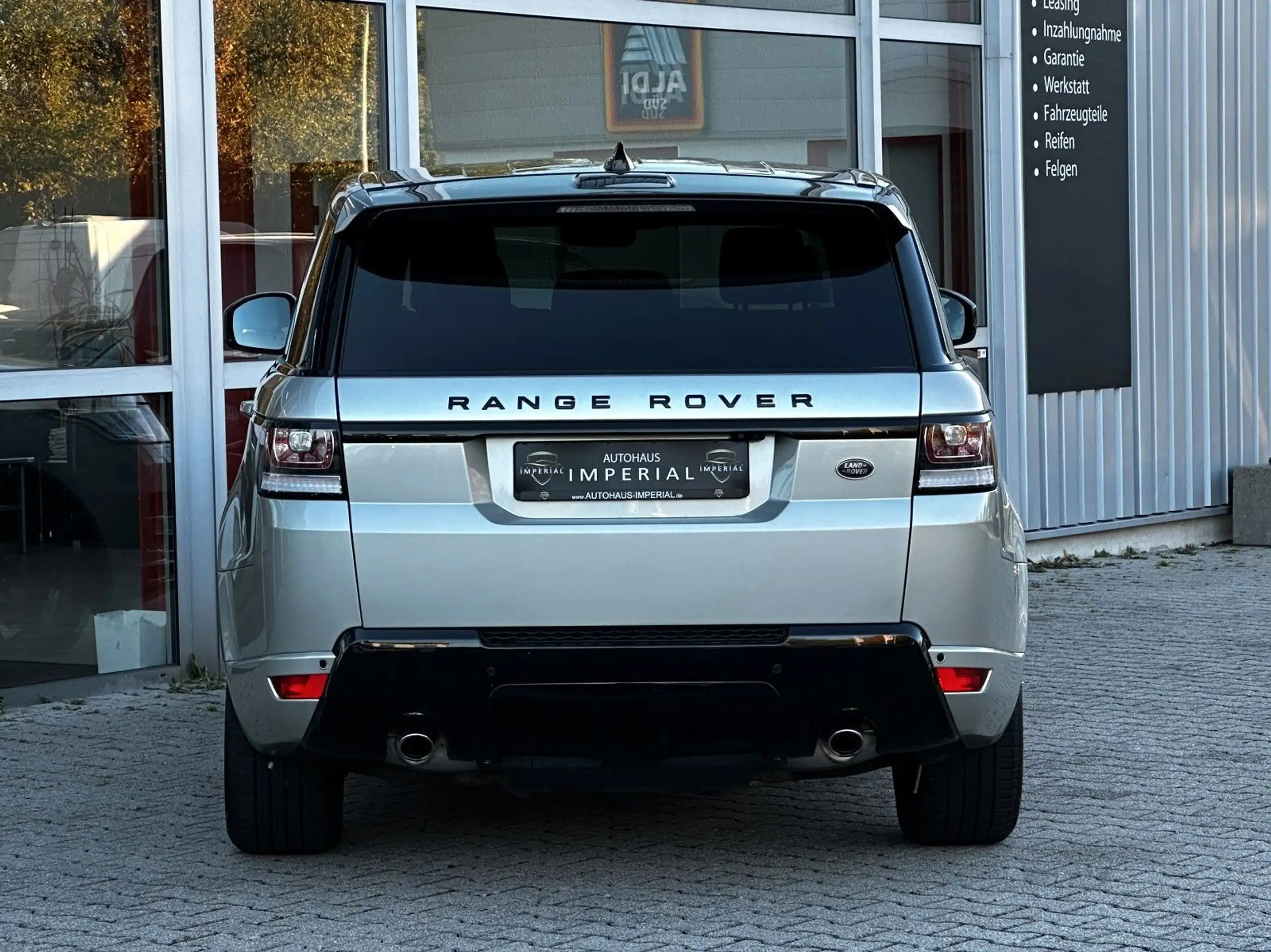 Land Rover - Range Rover Sport