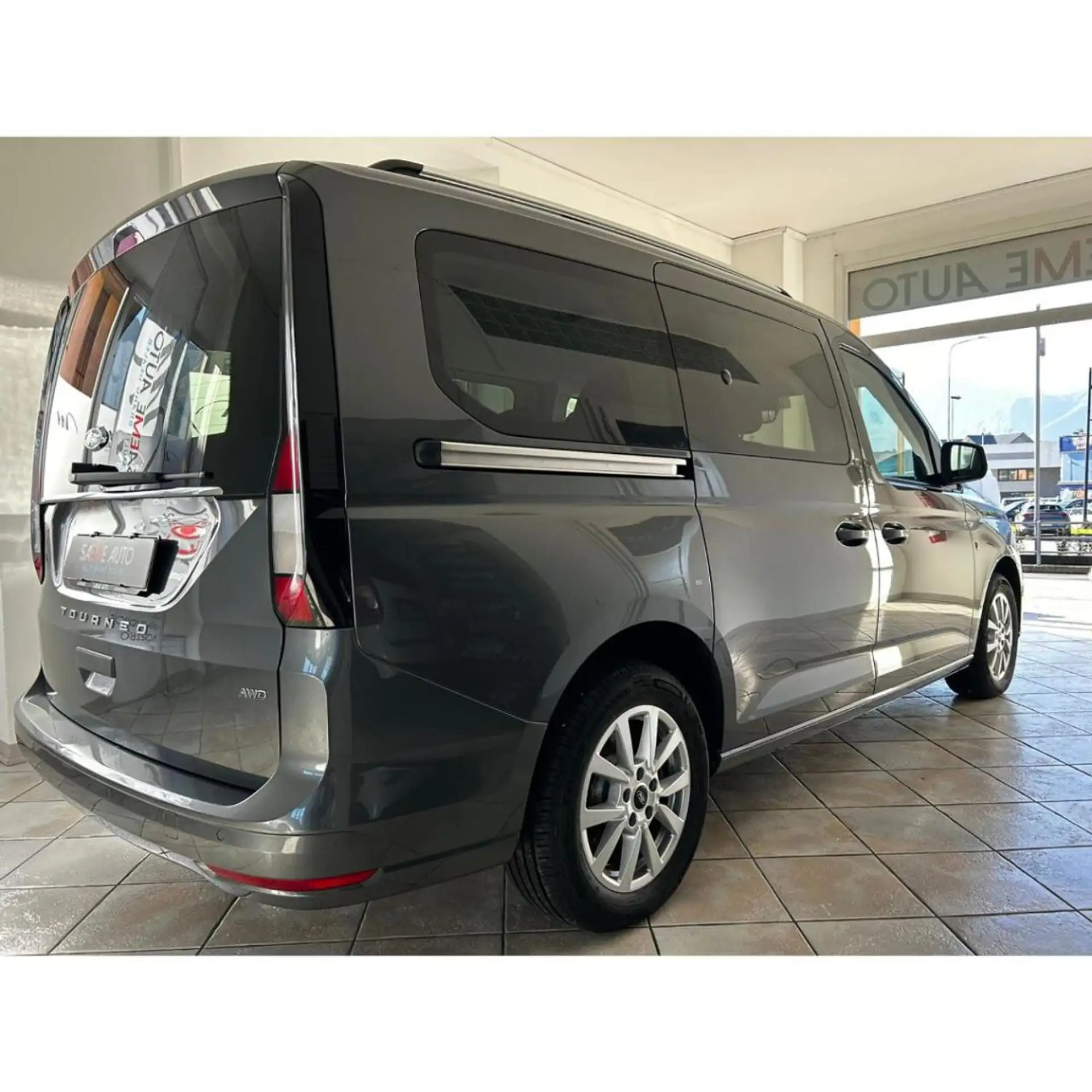 Ford - Grand Tourneo