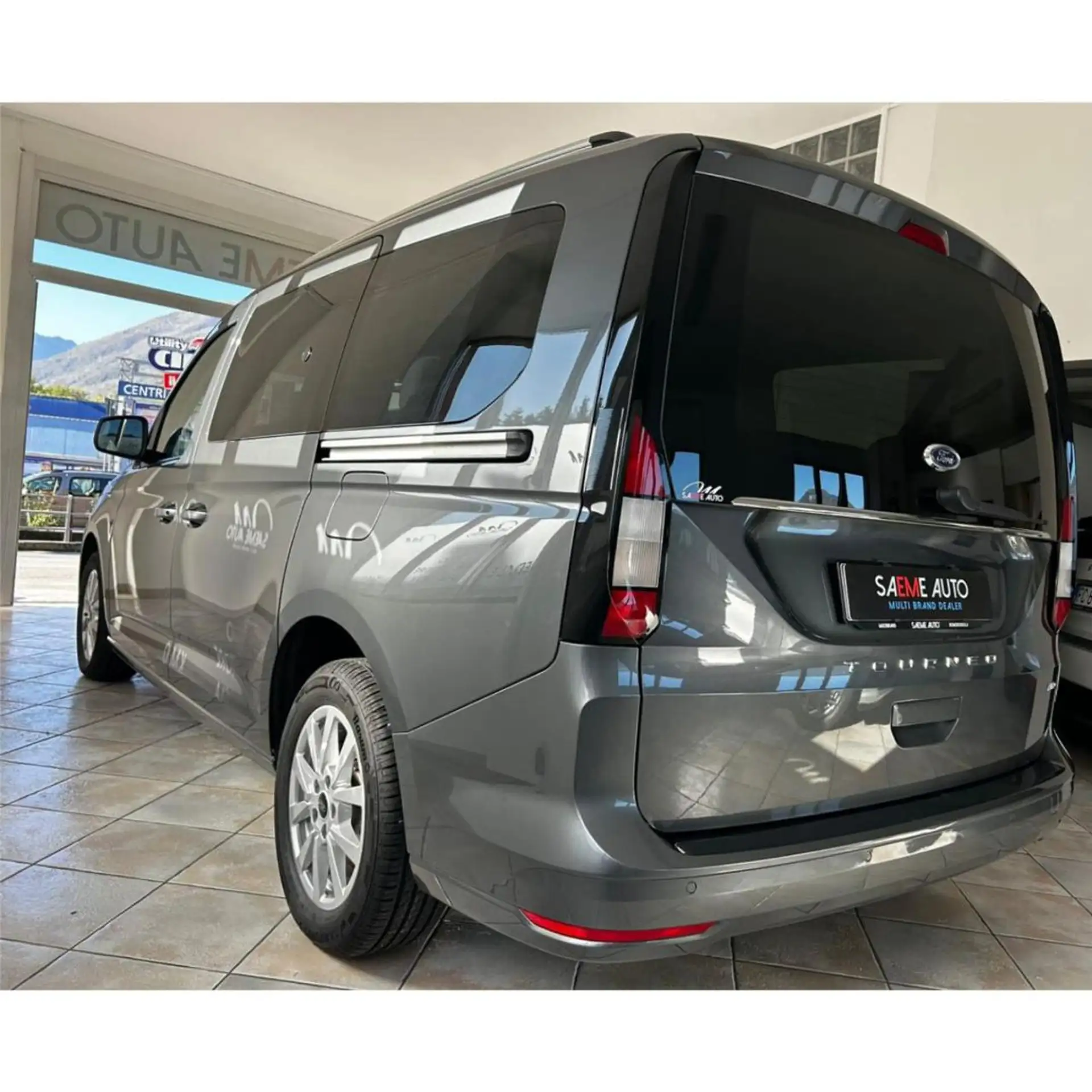 Ford - Grand Tourneo