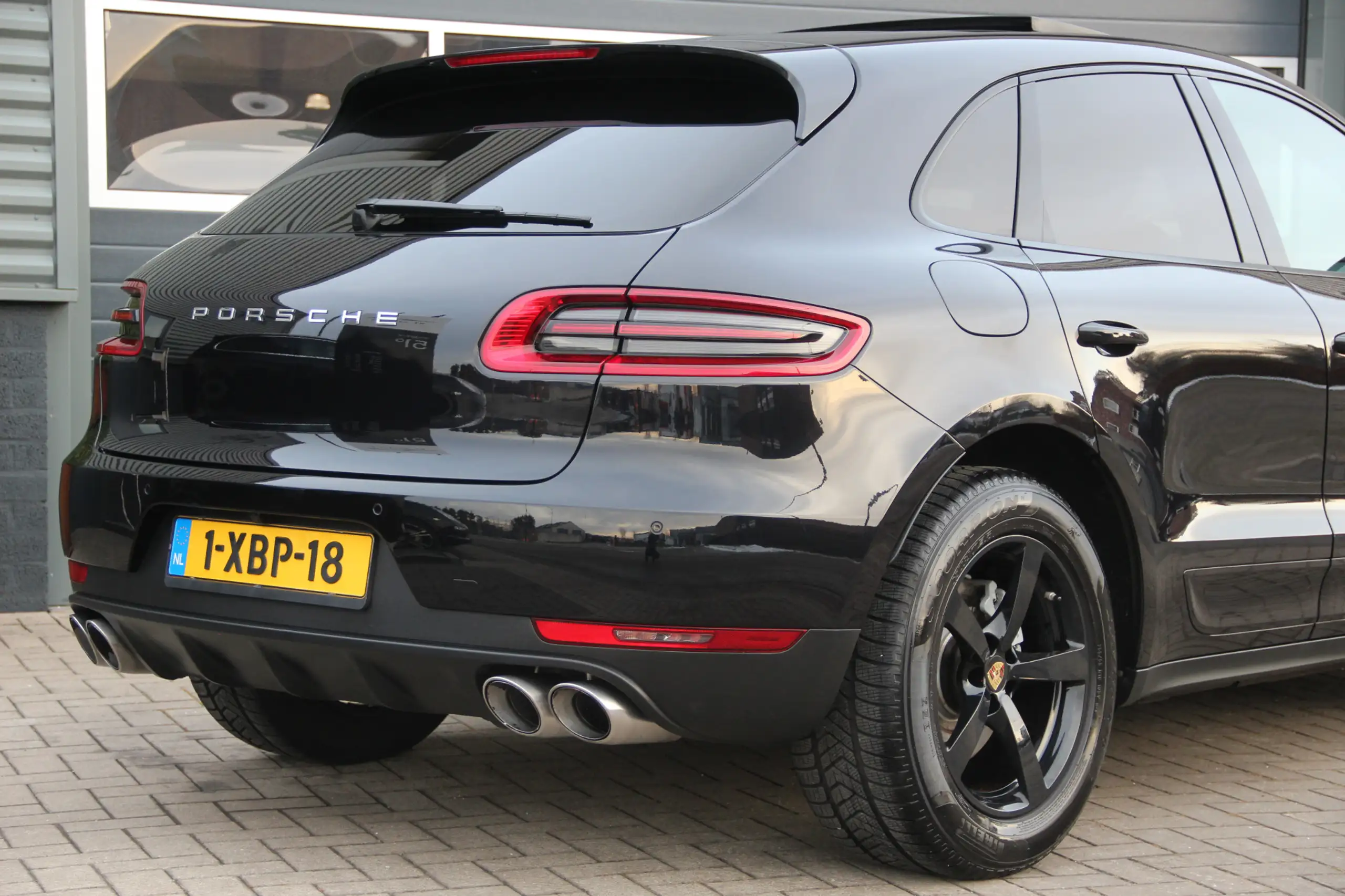 Porsche - Macan