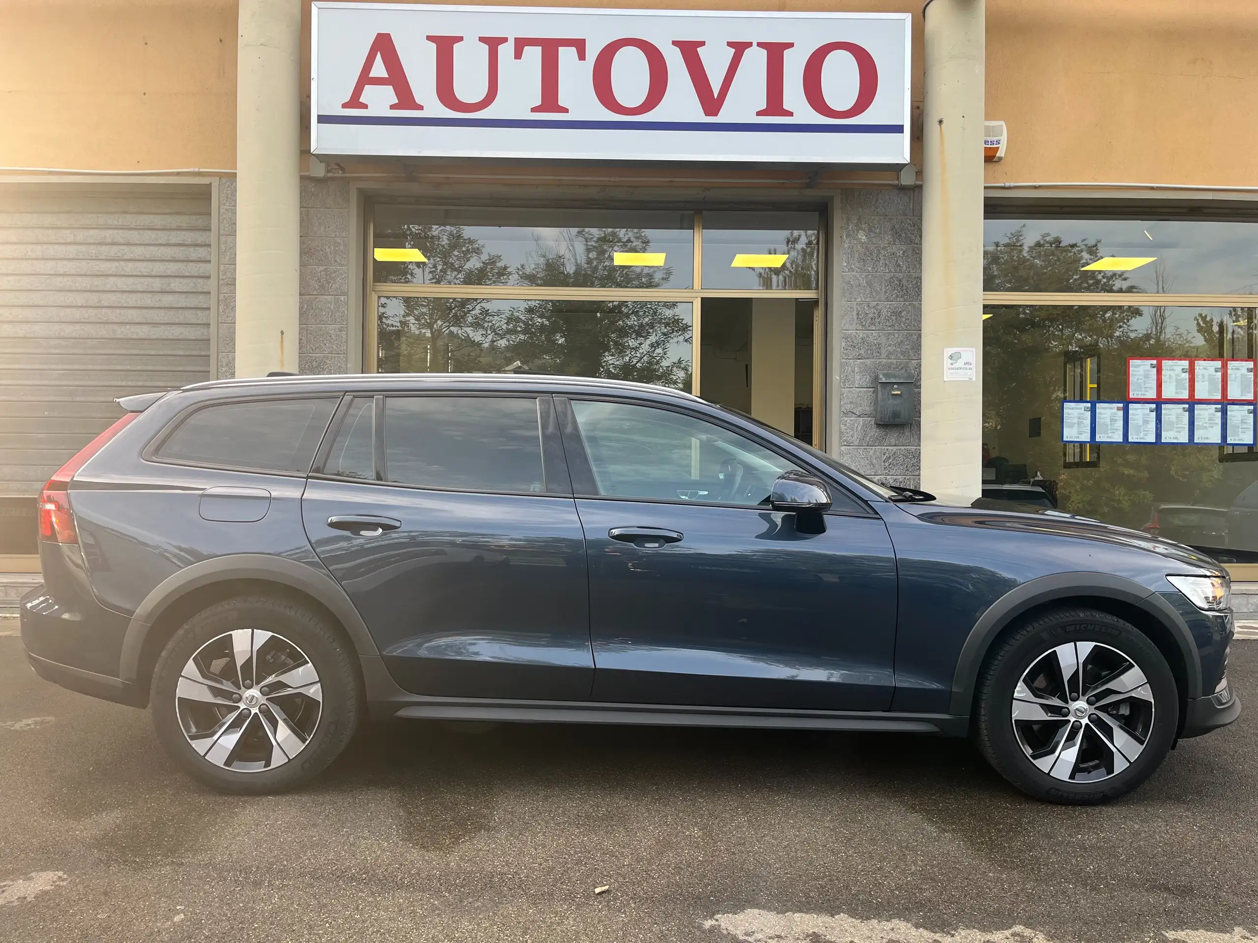 Volvo - V60 Cross Country