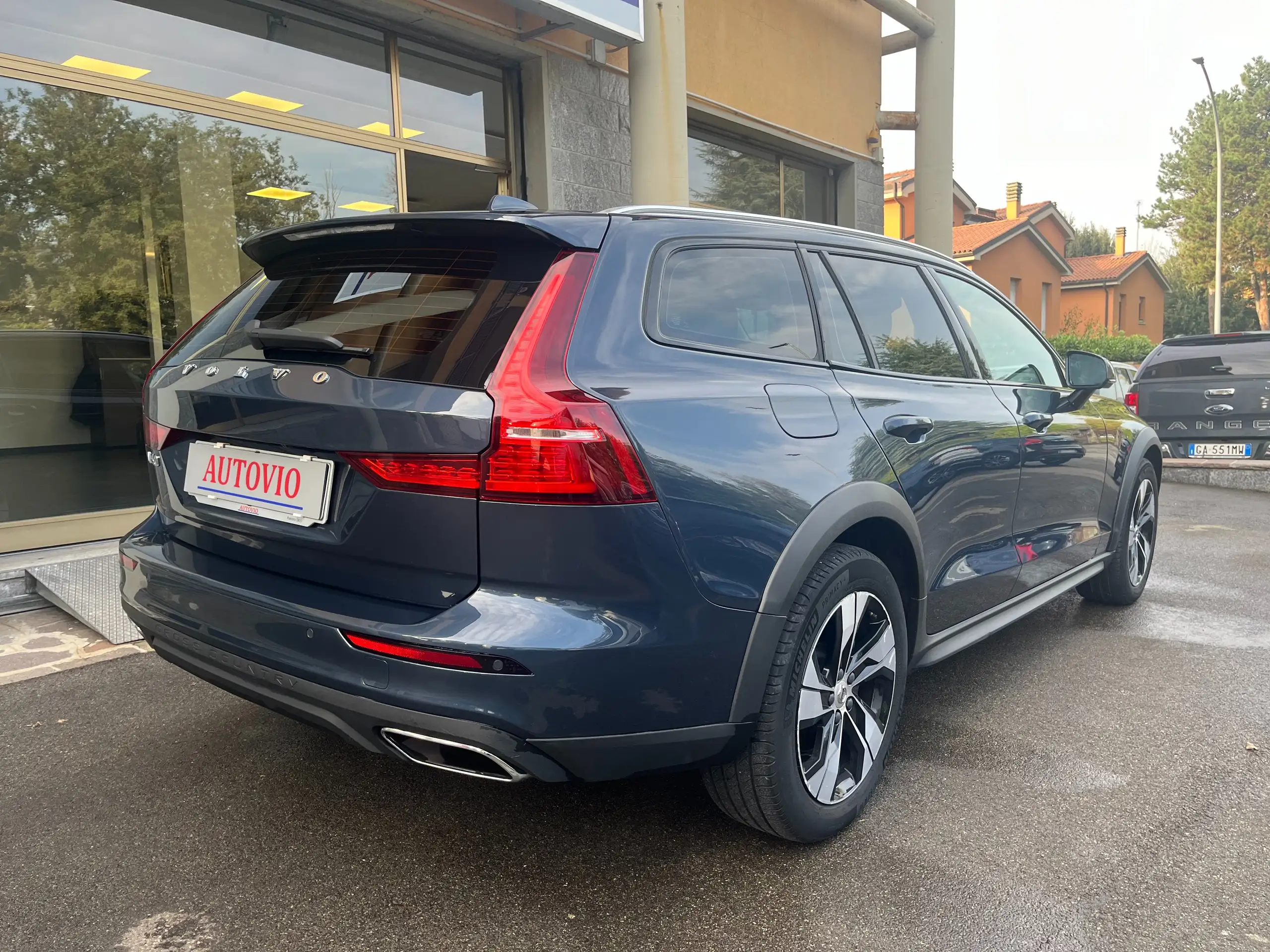 Volvo - V60 Cross Country