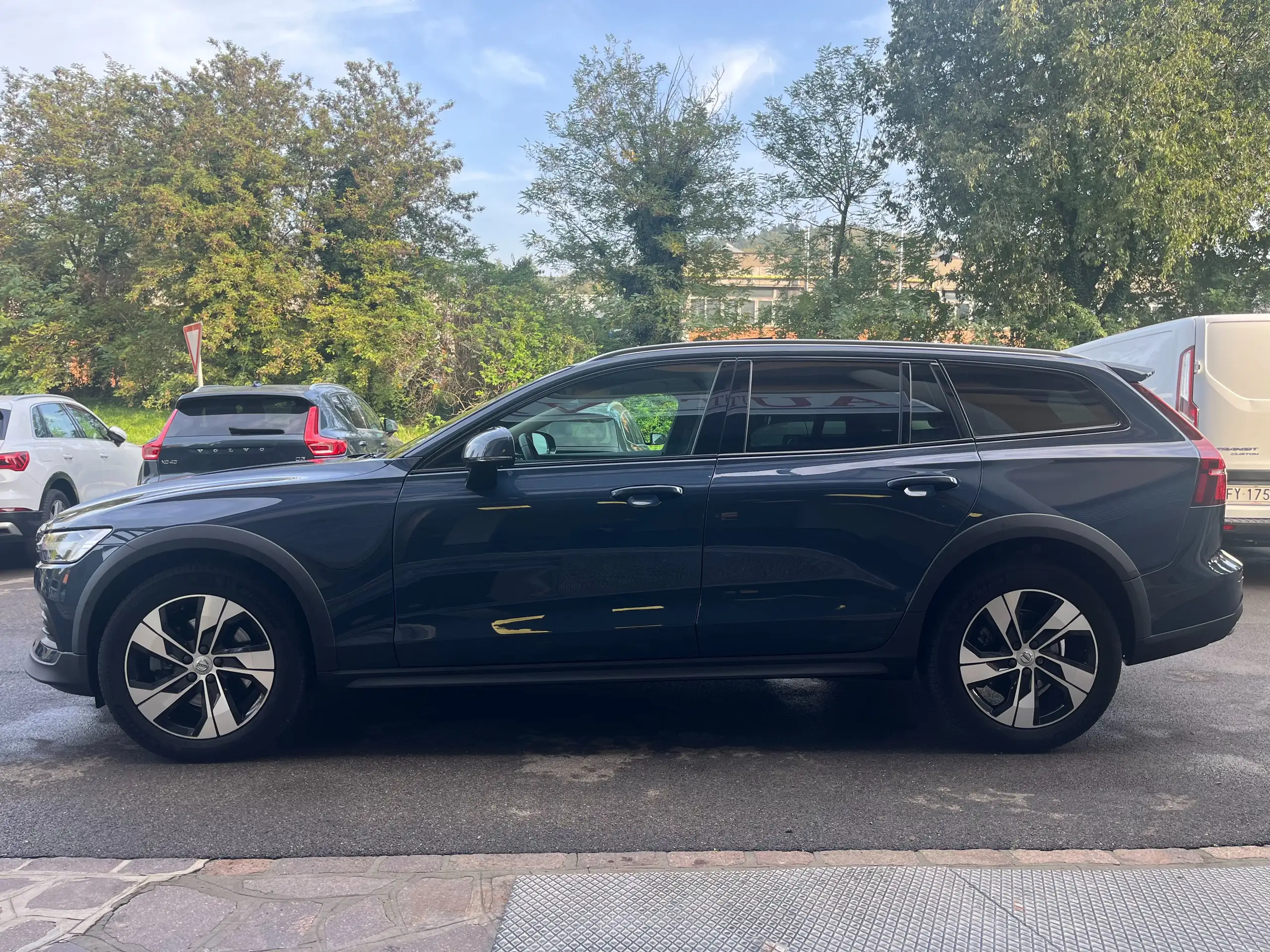 Volvo - V60 Cross Country