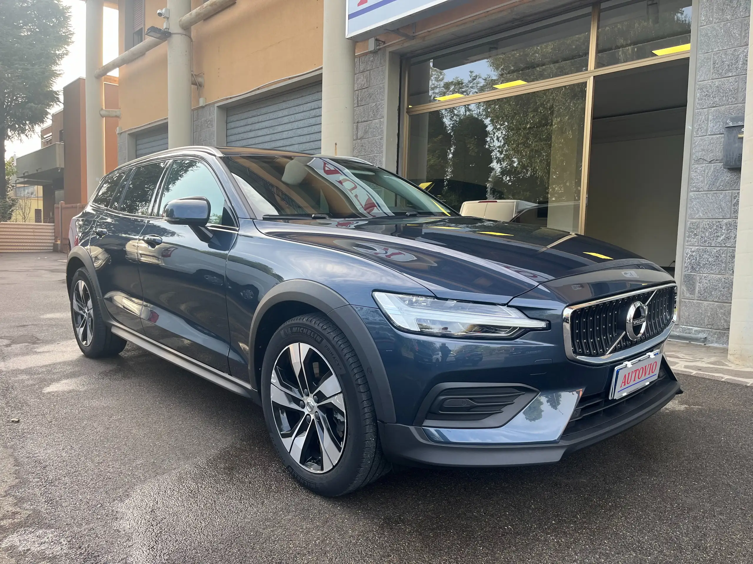 Volvo - V60 Cross Country