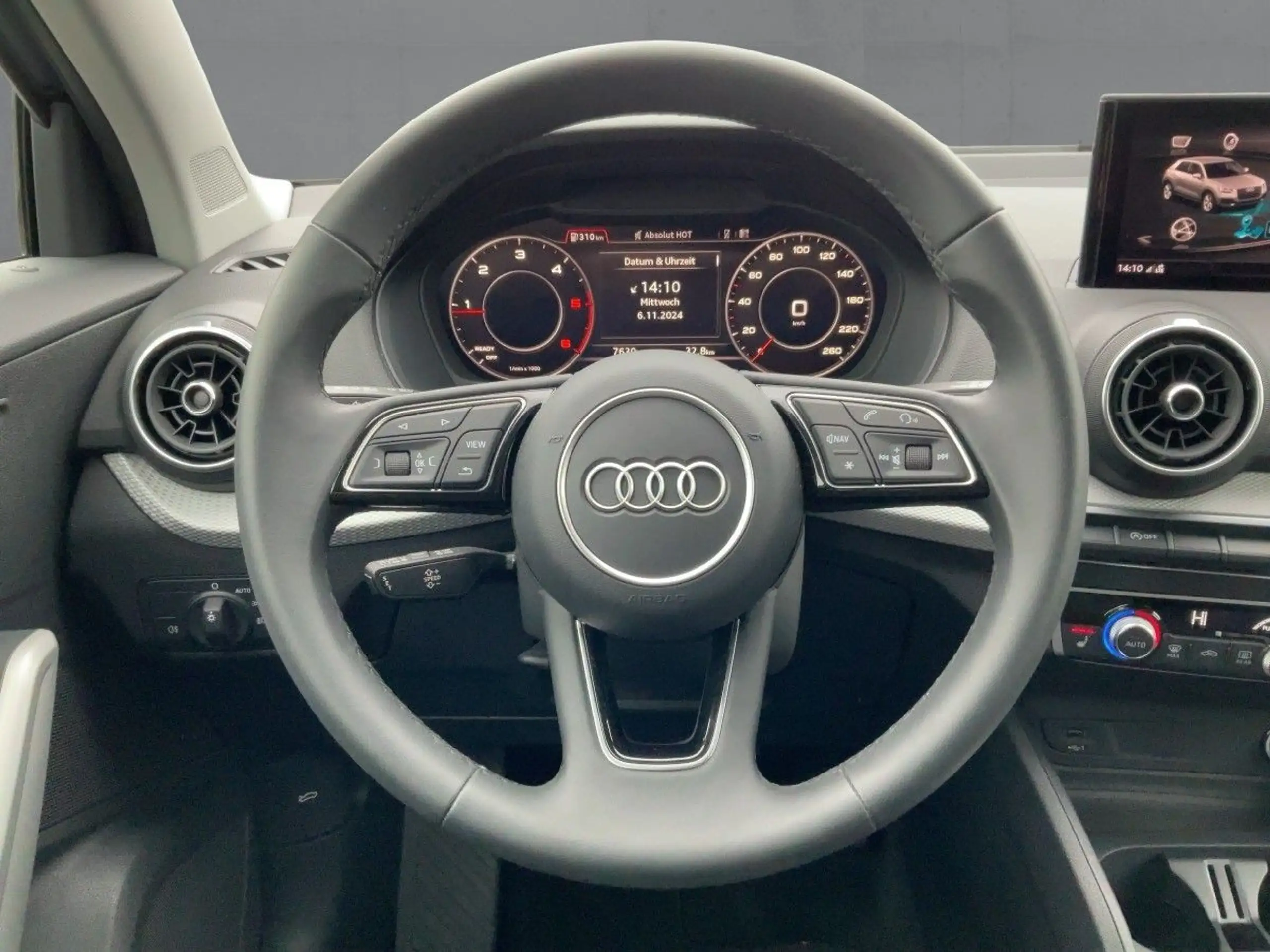 Audi - Q2