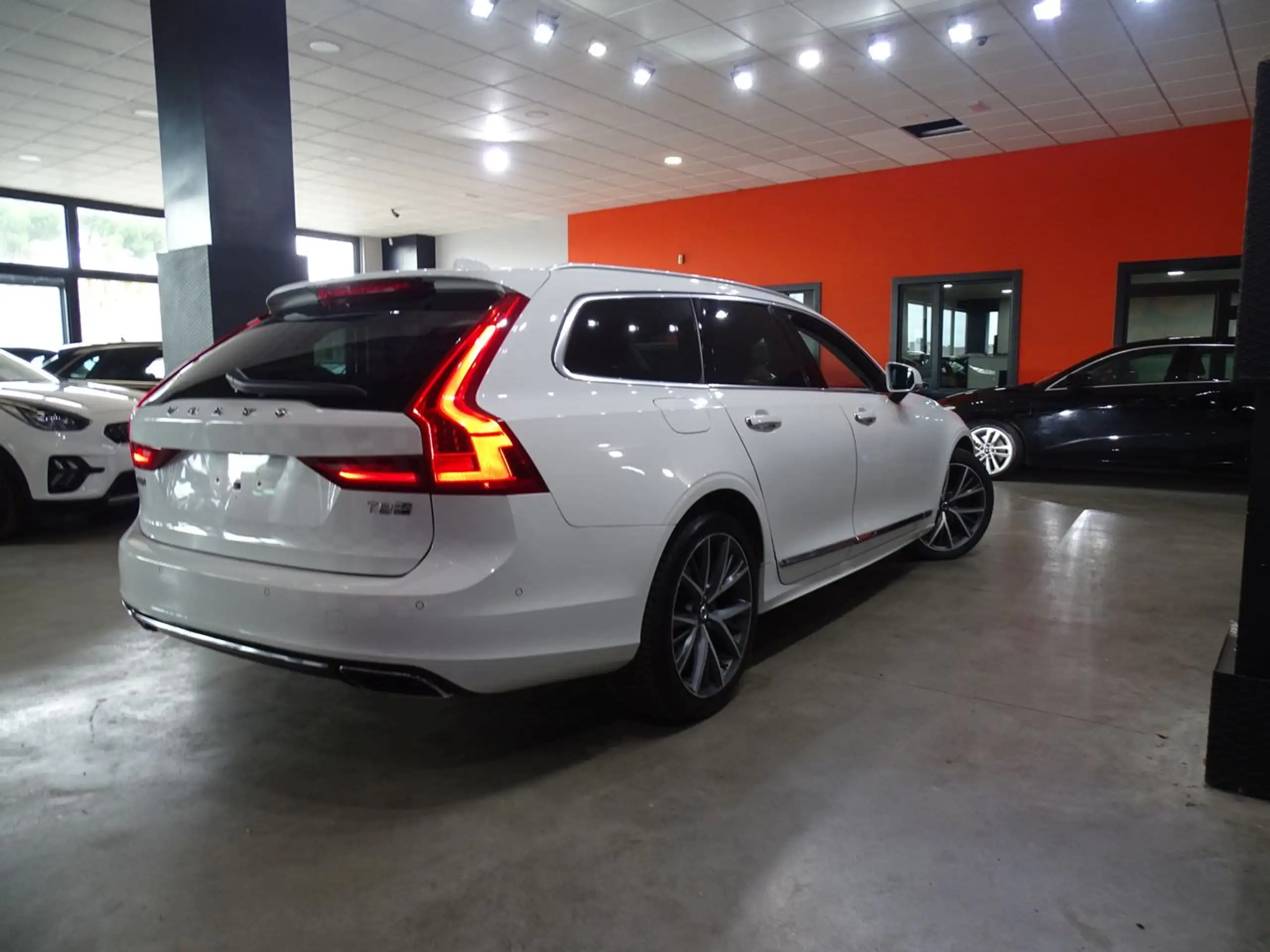 Volvo - V90