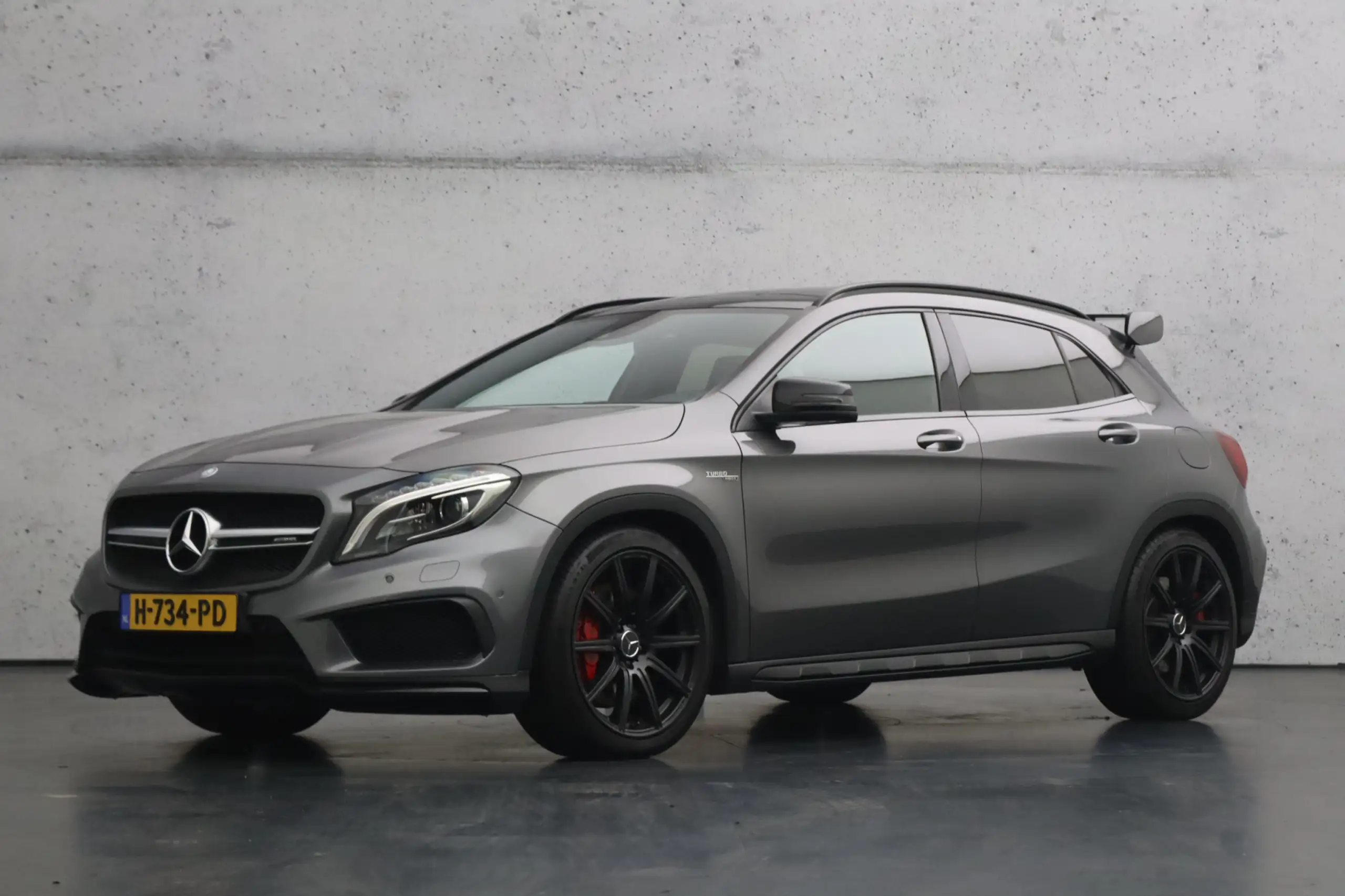 Mercedes-Benz - GLA 45 AMG