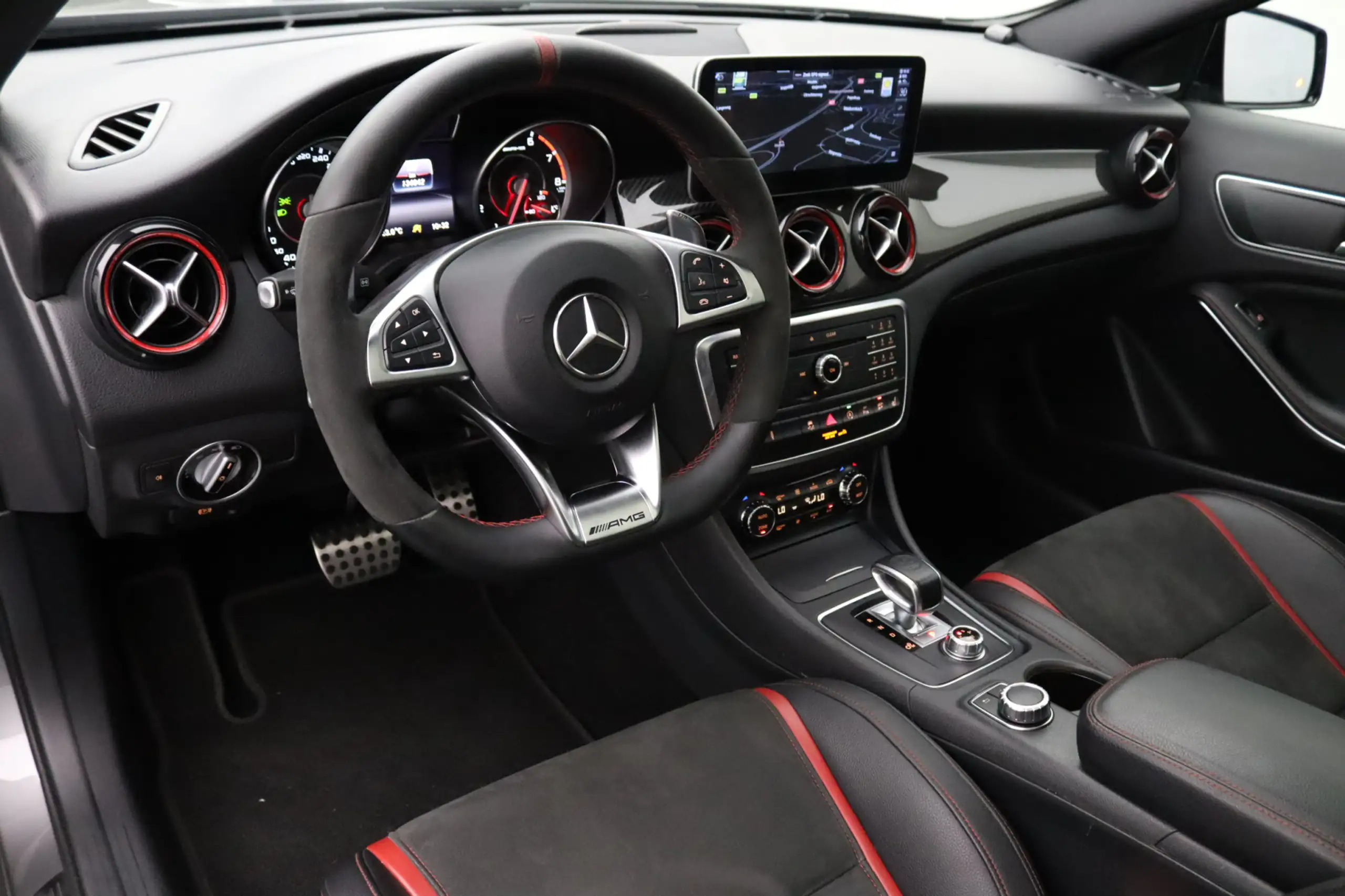 Mercedes-Benz - GLA 45 AMG