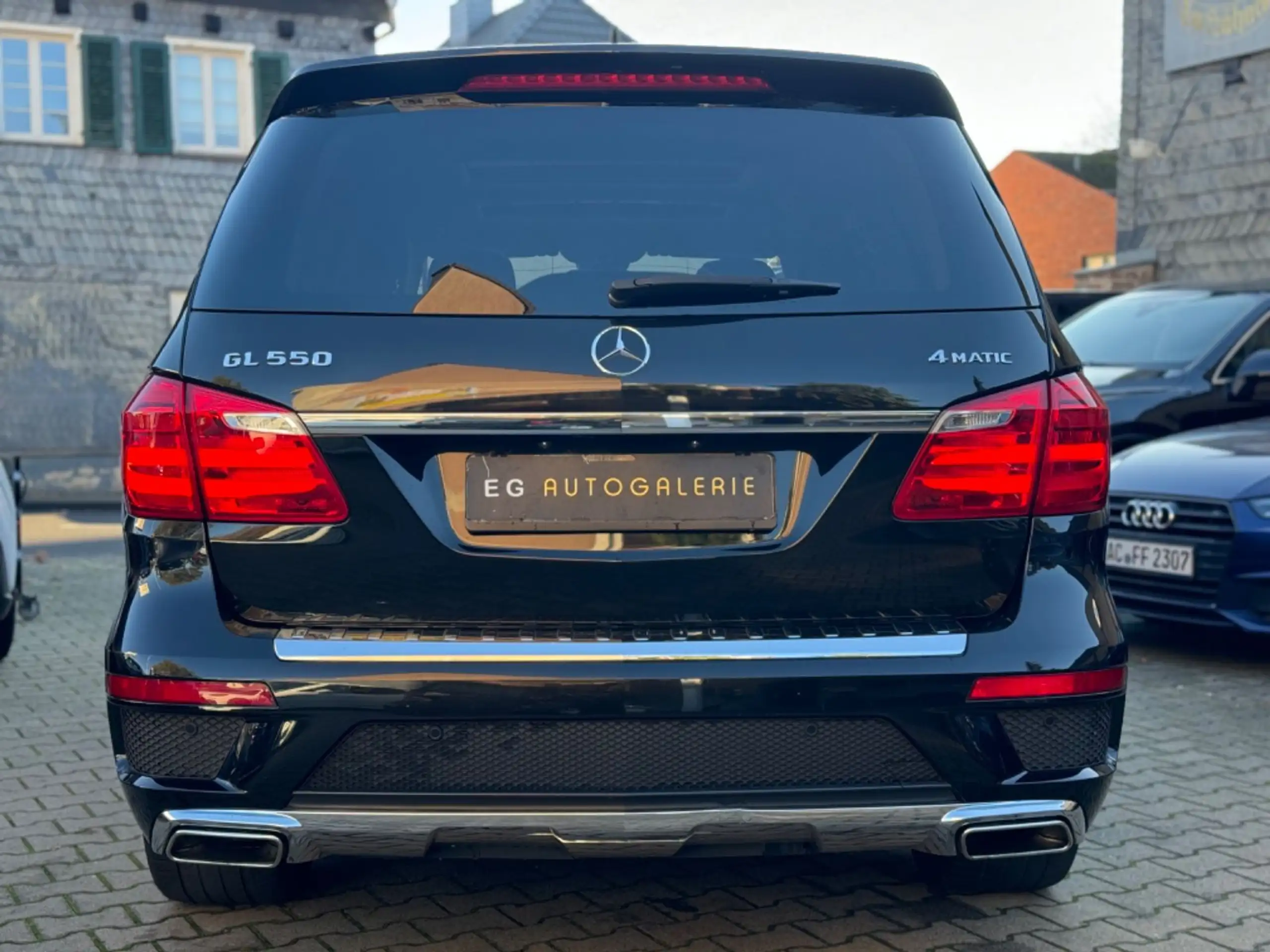 Mercedes-Benz - GL 500