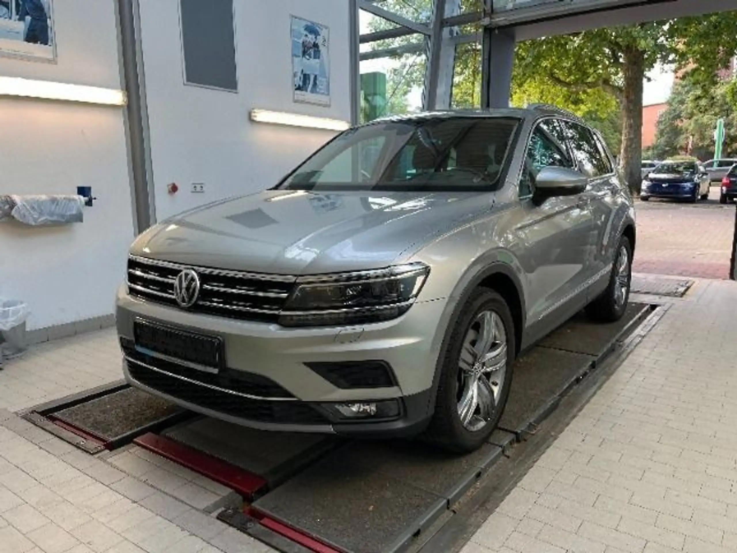 Volkswagen - Tiguan