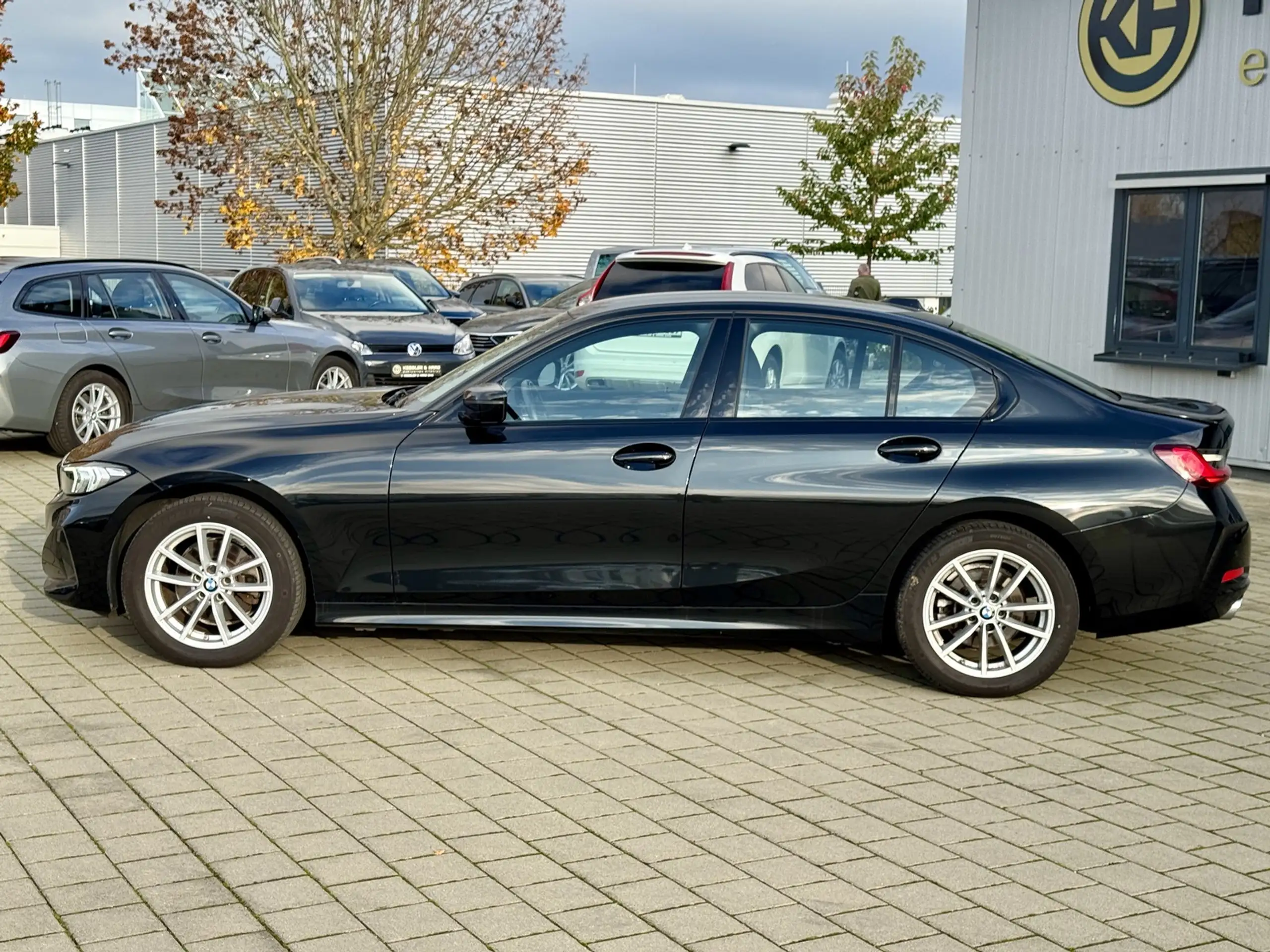 BMW - 320