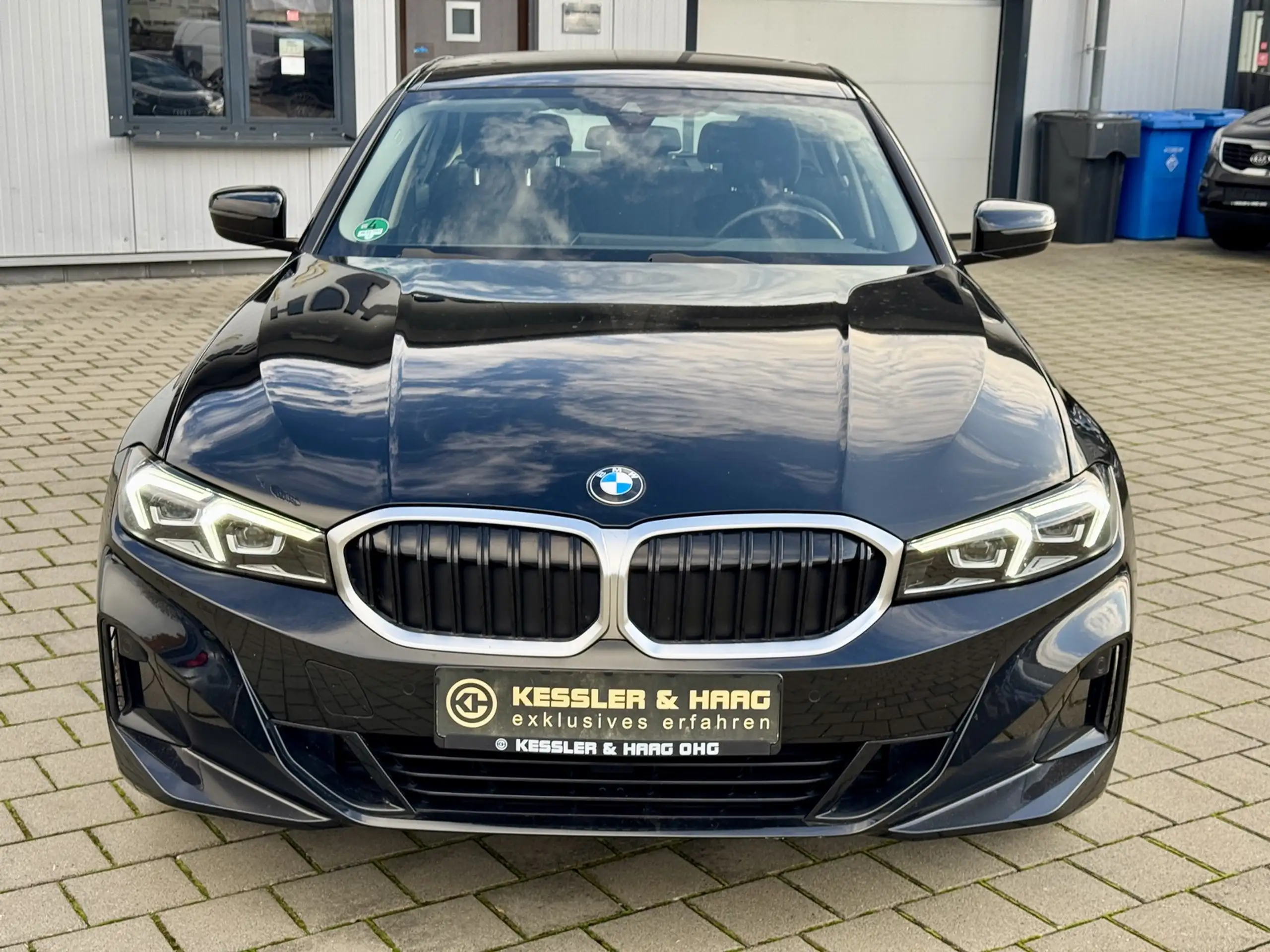 BMW - 320