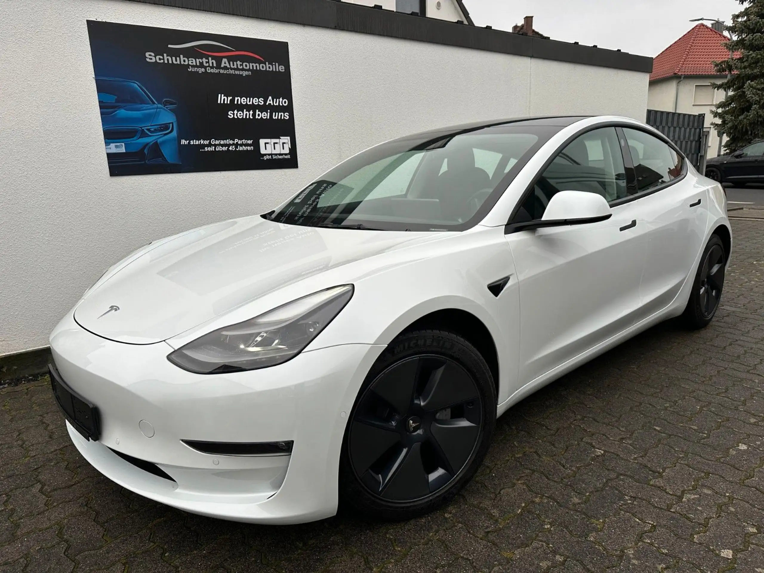 Tesla - Model 3