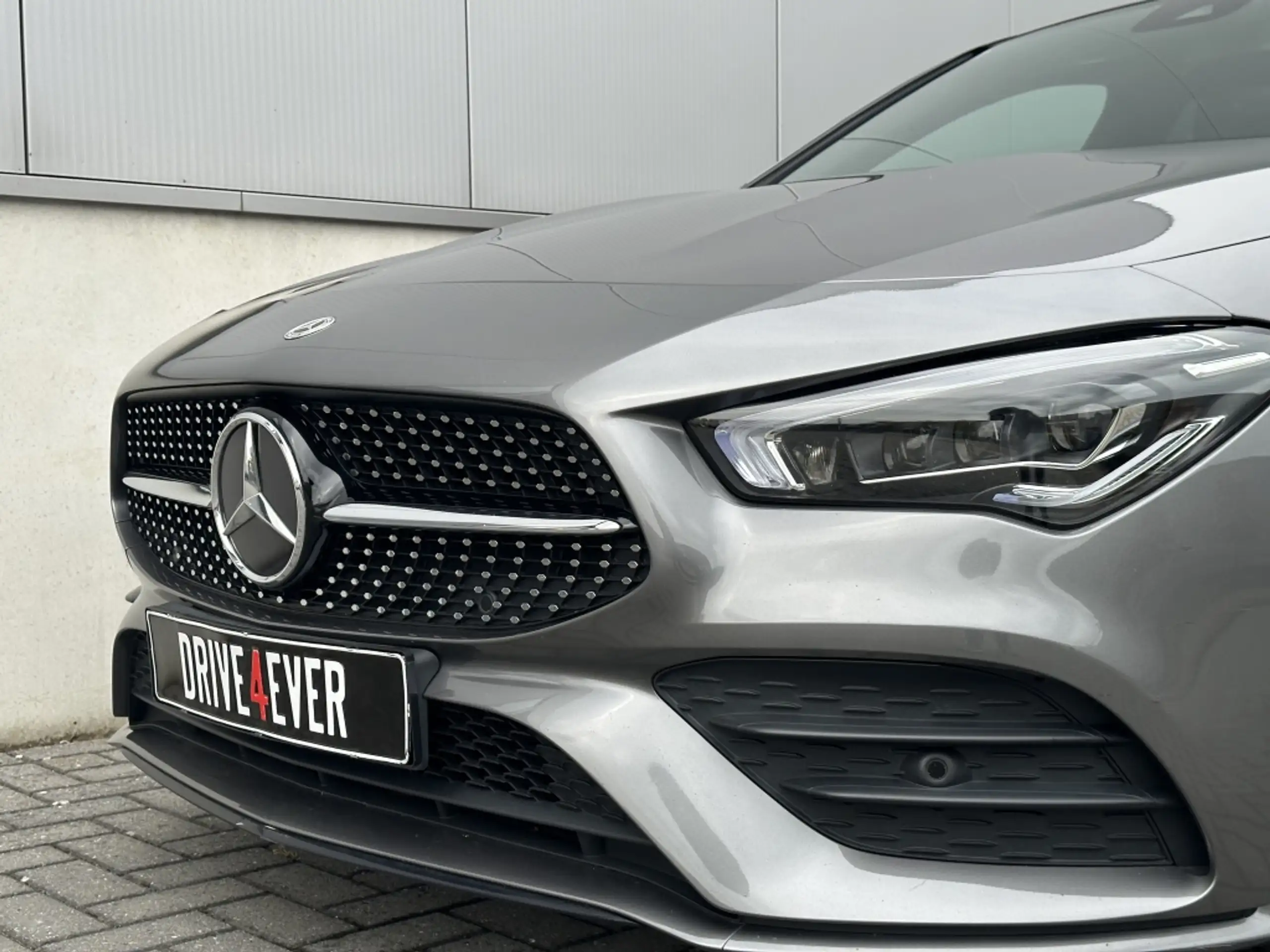 Mercedes-Benz - CLA 180