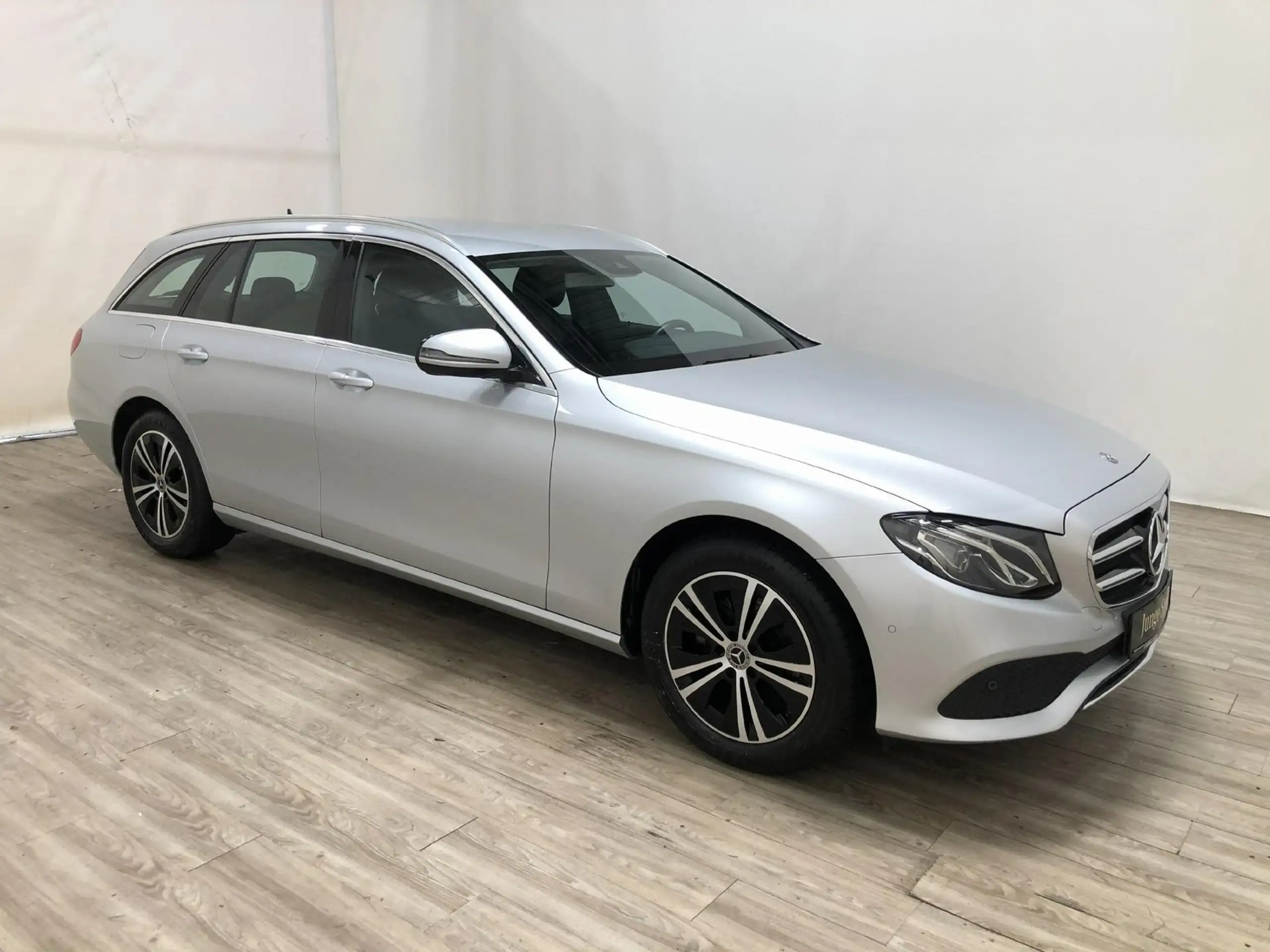 Mercedes-Benz - E 220