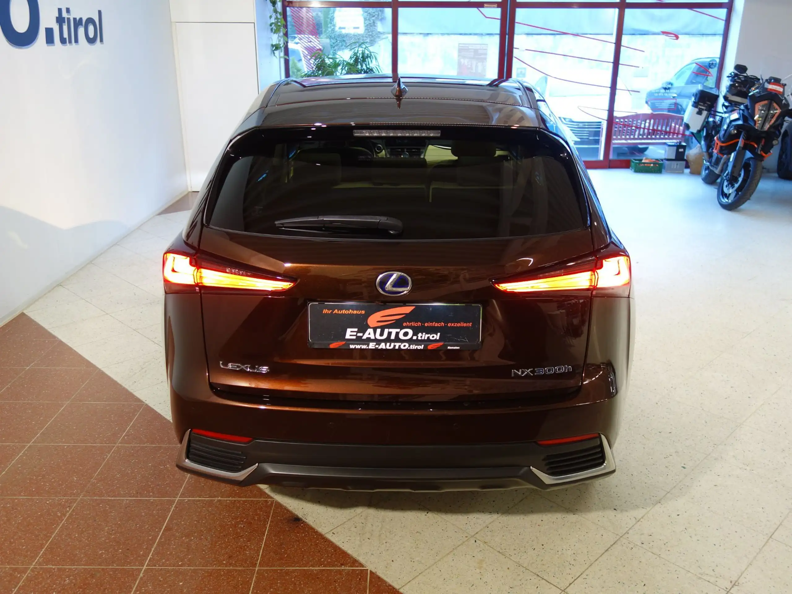 Lexus - NX 300