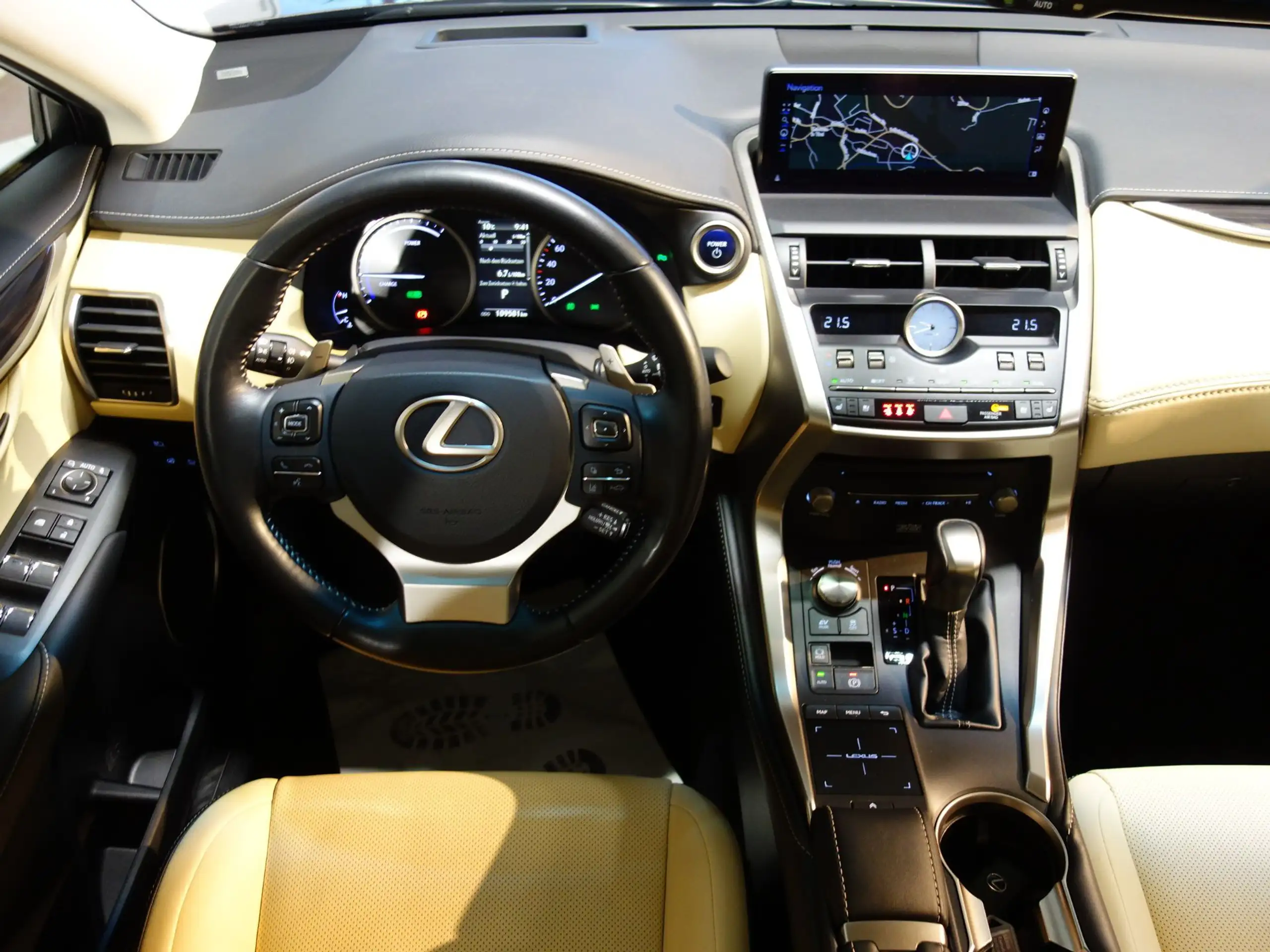 Lexus - NX 300