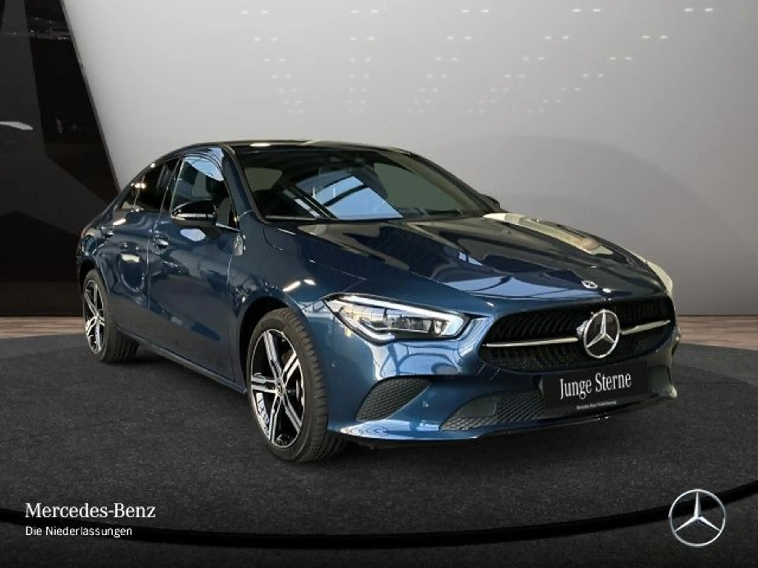 Mercedes-Benz - CLA 200