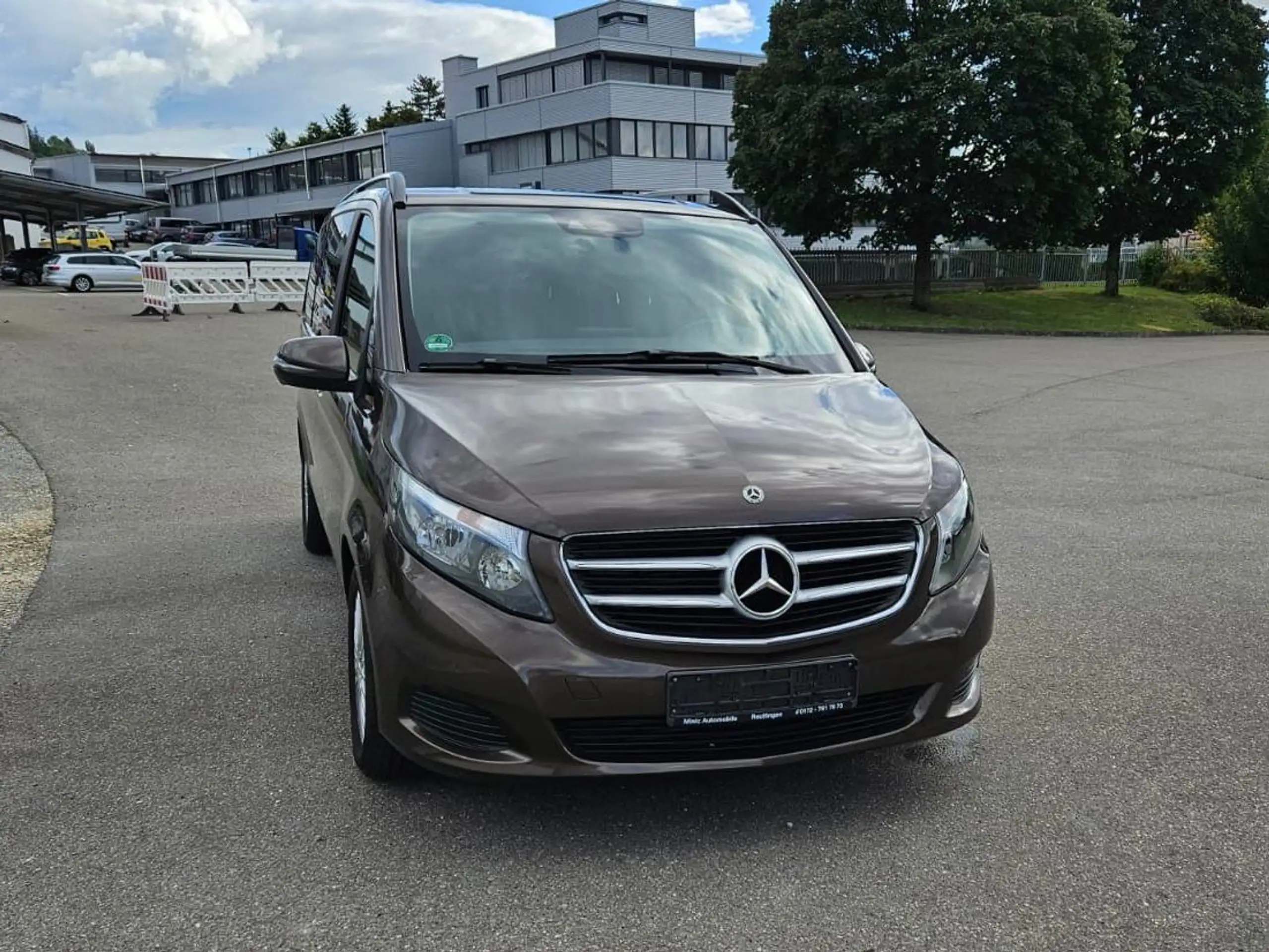 Mercedes-Benz - V 220