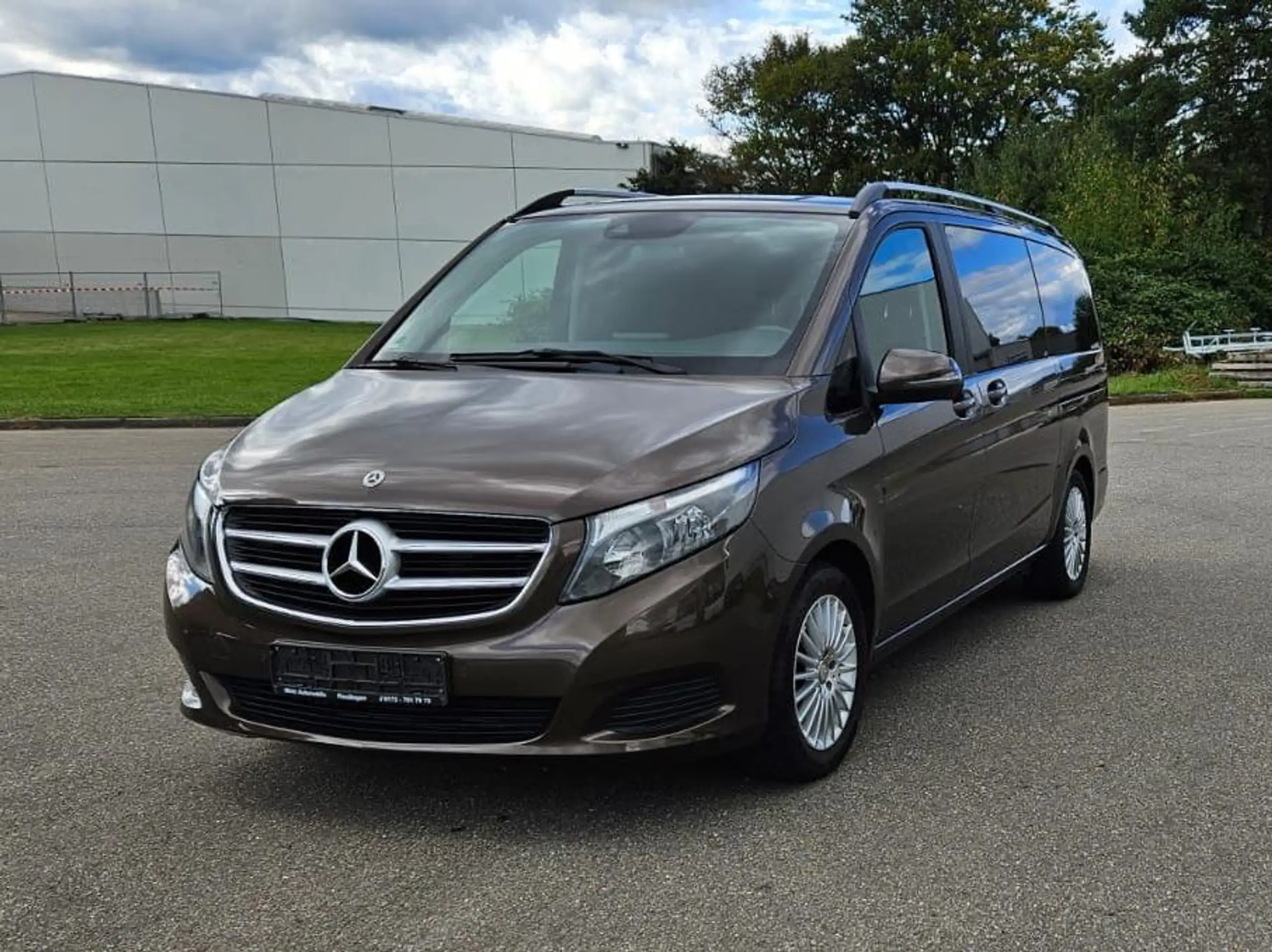 Mercedes-Benz - V 220