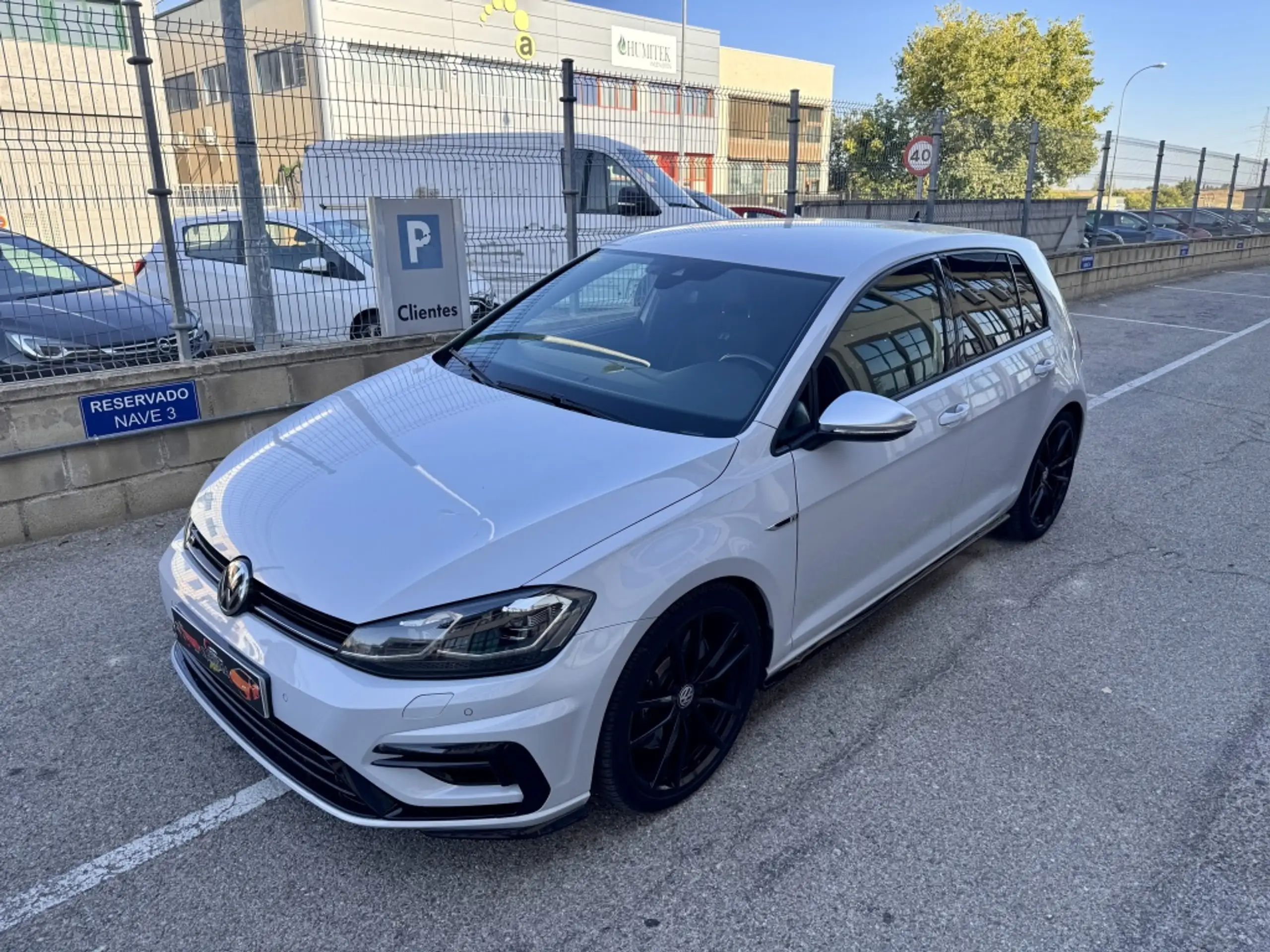 Volkswagen - Golf