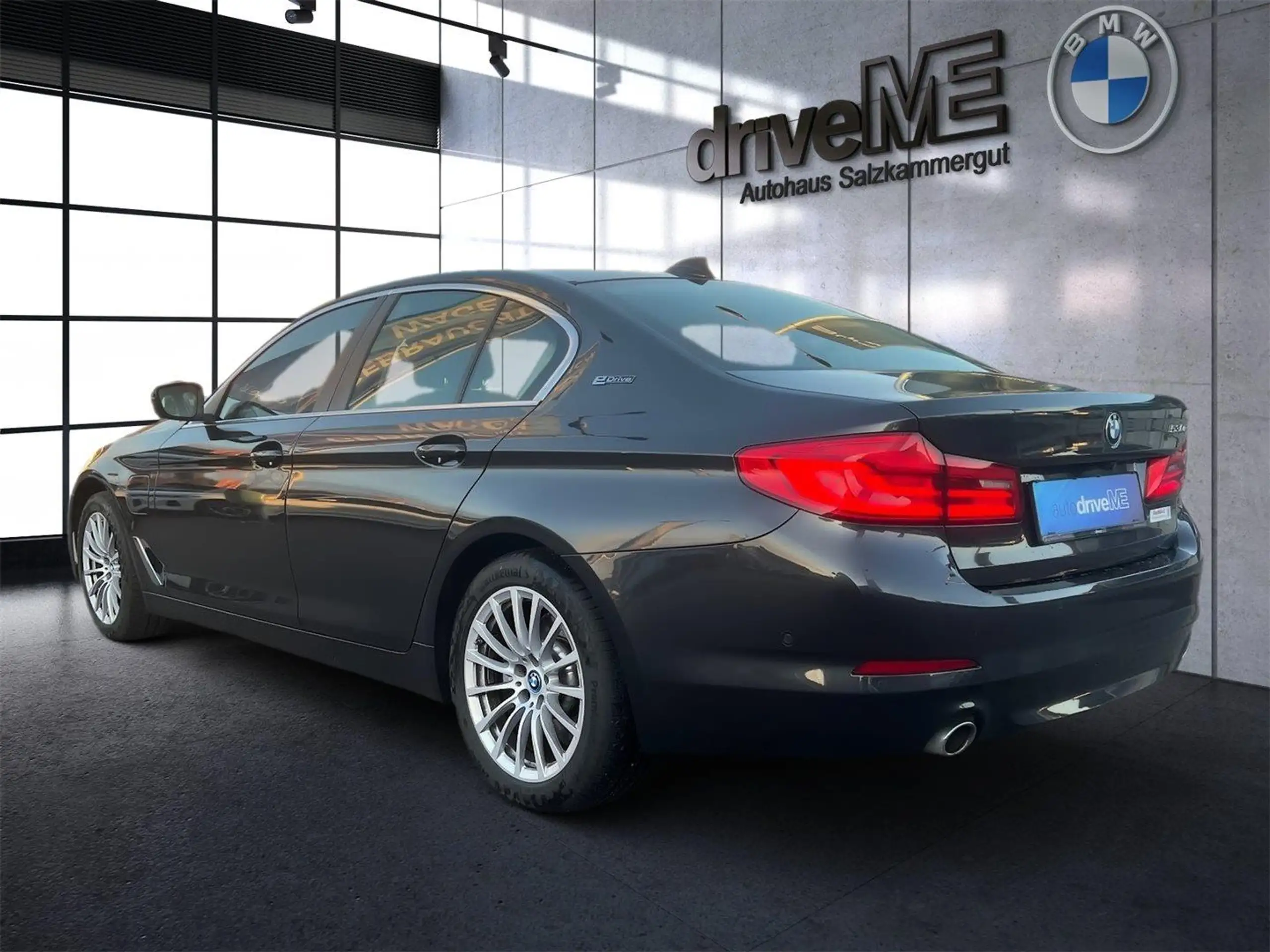 BMW - 530