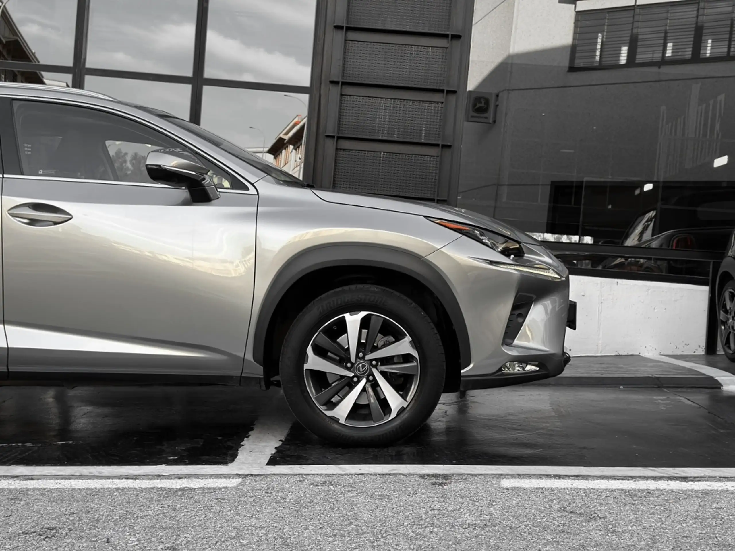 Lexus - NX 300