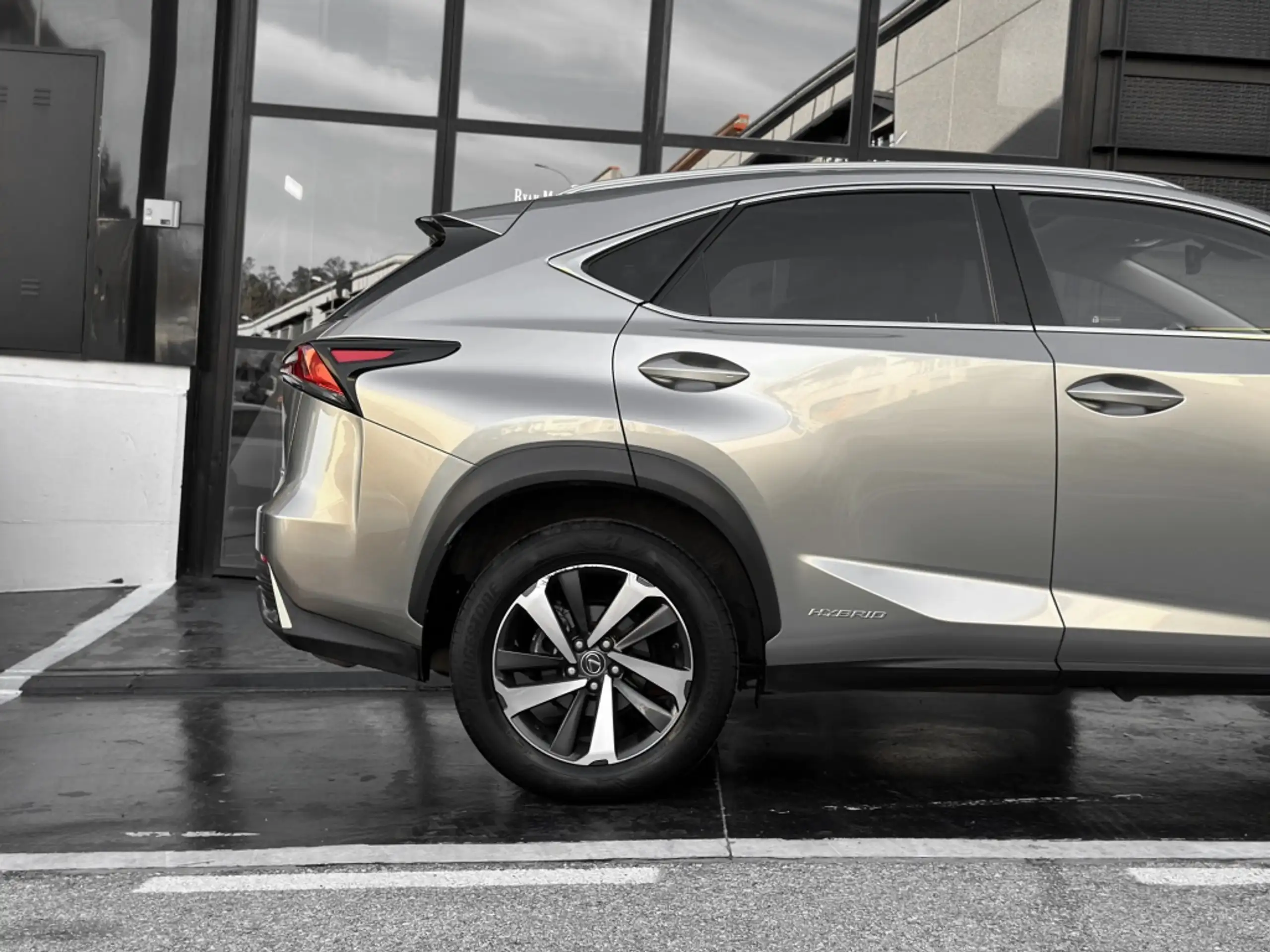 Lexus - NX 300