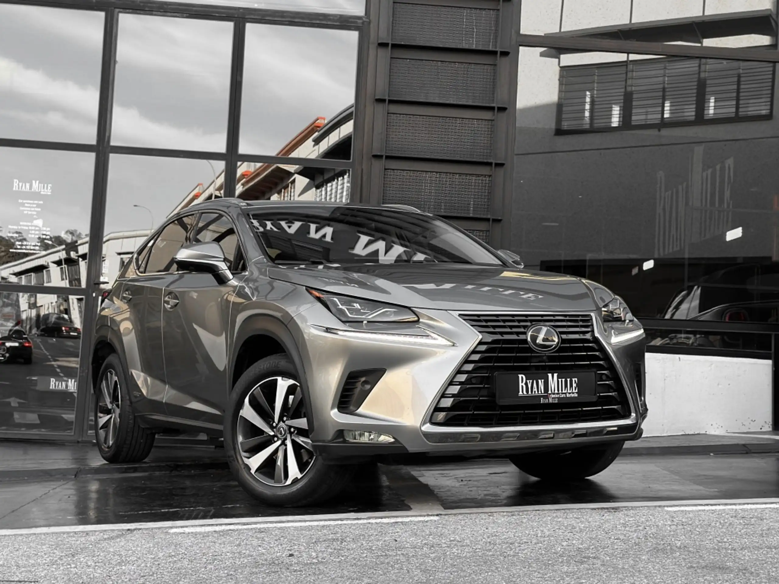 Lexus - NX 300